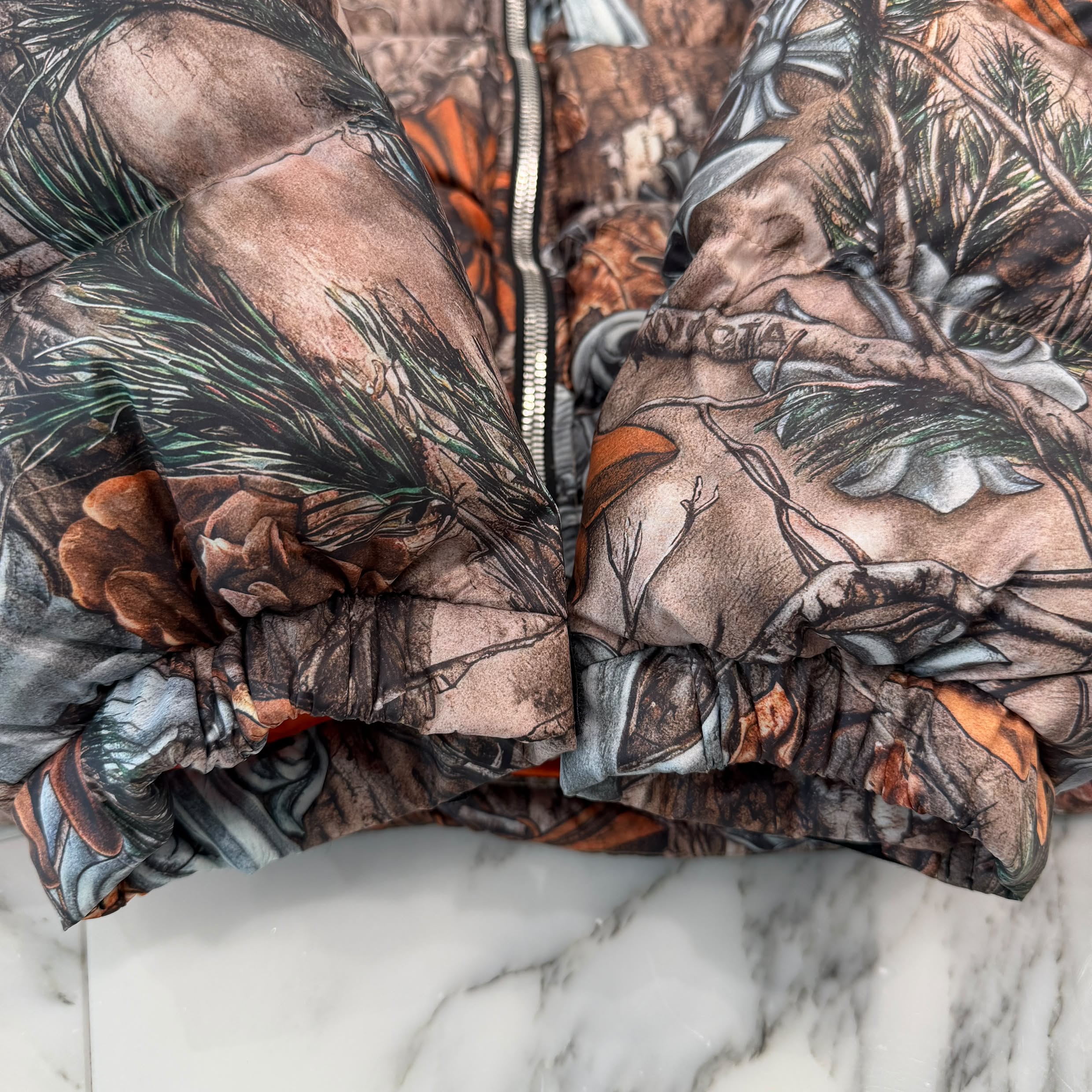 CHROME HEARTS × NIKE × Drake NOCTA 2026SS 3 Cemetery Cross Leather Patch Camo Down Jacket Size L クロムハーツ×ナイキ×ドレイク ノクタ 3 セメタリークロス レザーパッチ カモ ダウンジャケット サイズL