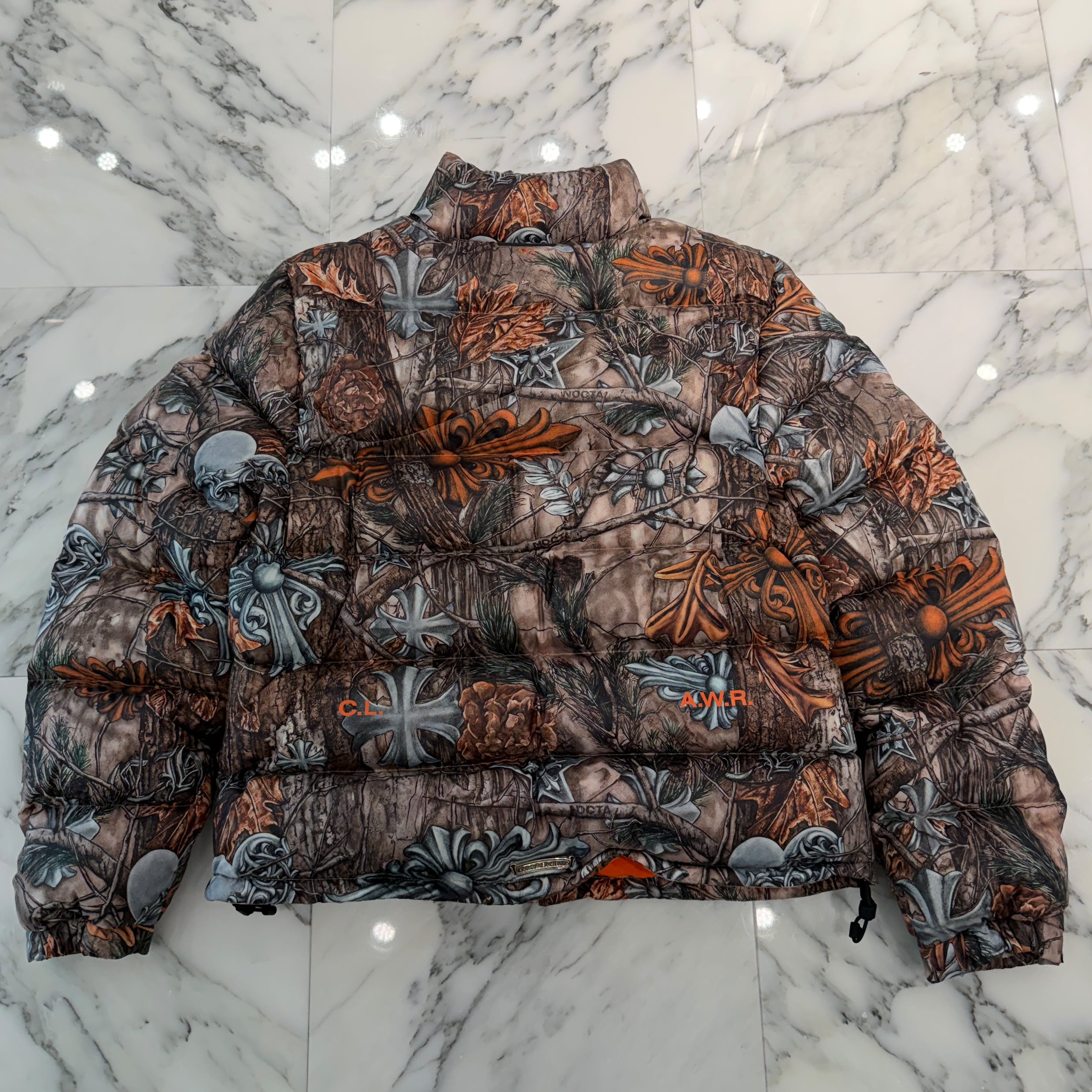 CHROME HEARTS × NIKE × Drake NOCTA 2026SS 3 Cemetery Cross Leather Patch Camo Down Jacket Size L クロムハーツ×ナイキ×ドレイク ノクタ 3 セメタリークロス レザーパッチ カモ ダウンジャケット サイズL