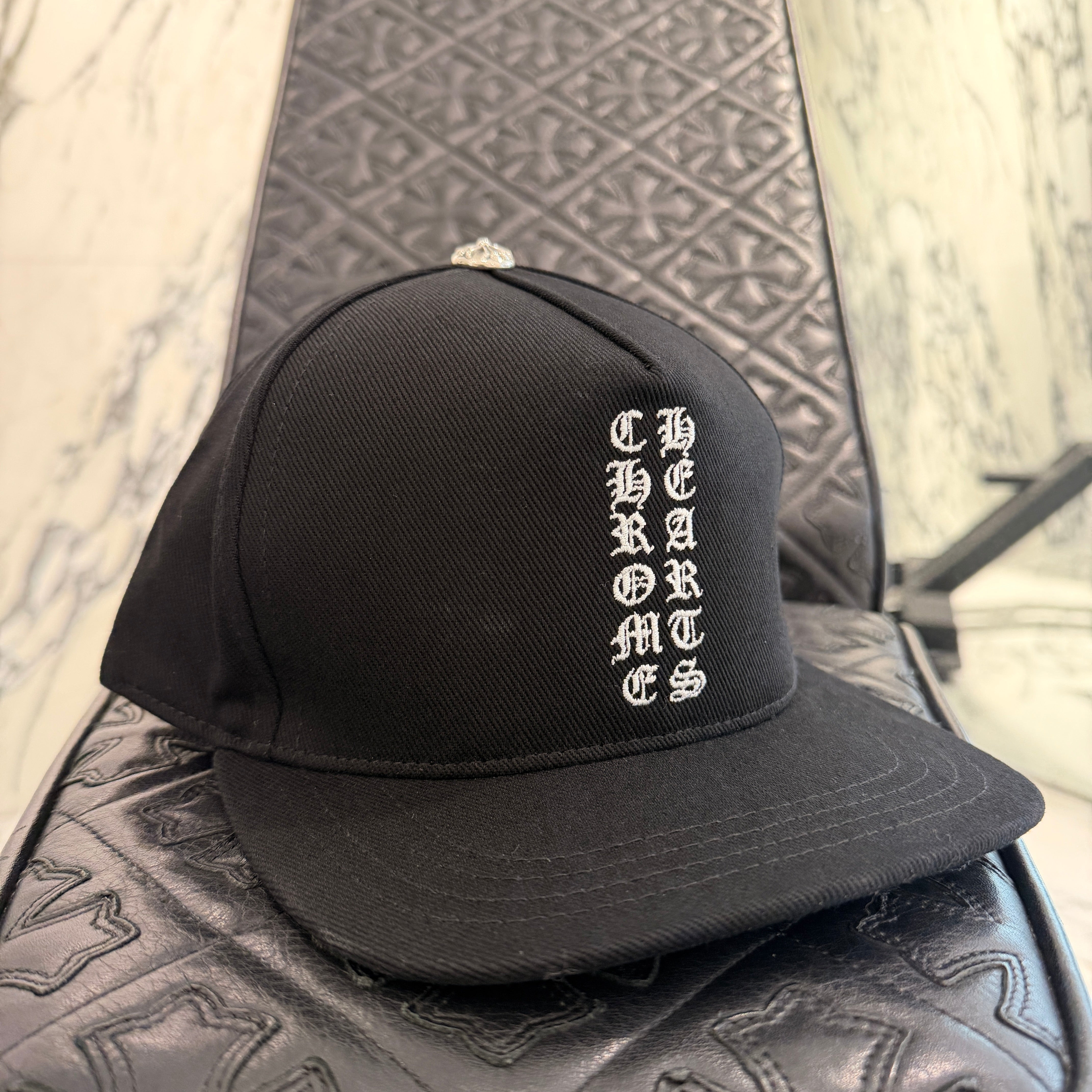 CHROME HEARTS Vertical Logo Trucker Cap Size ONE SIZE (51-61
