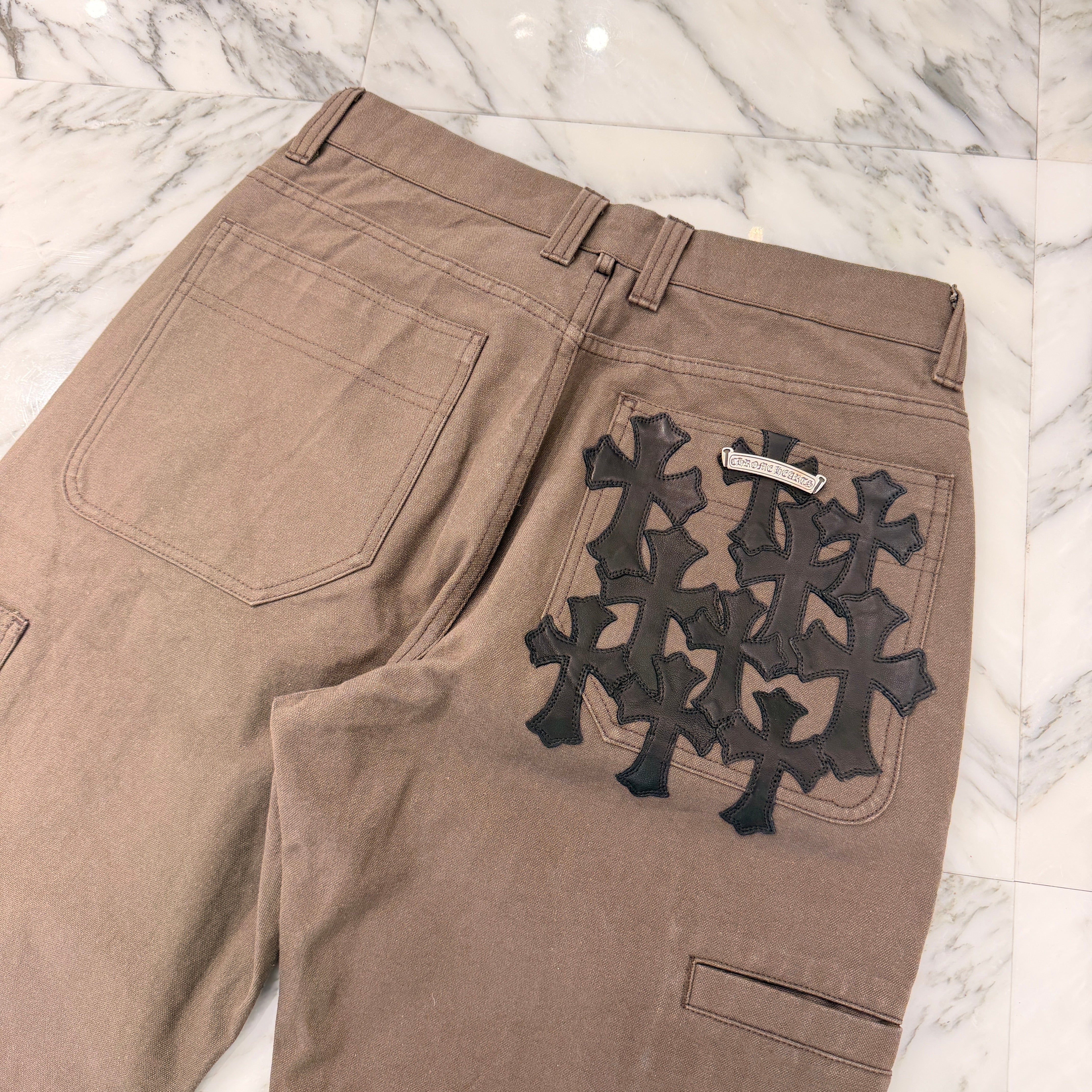 CHROME HEARTS Cemetery Cross Leather Patch Cotton Cargo Pants Size 31 クロムハーツ セメタリー クロス レザー パッチ コットン カーゴ パンツ ブラウン サイズ31