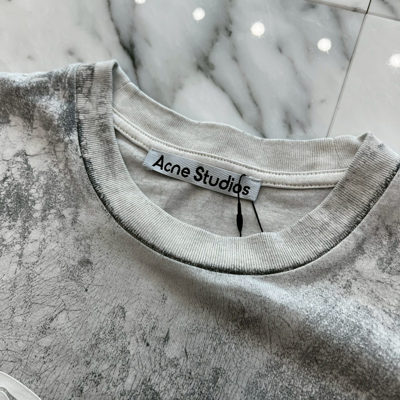 ACNE STUDIOS ブラック＆ホワイト プラスタープリント Tシャツ プラスタープリントTシャツ｜Acne Studios（アクネストゥディオ