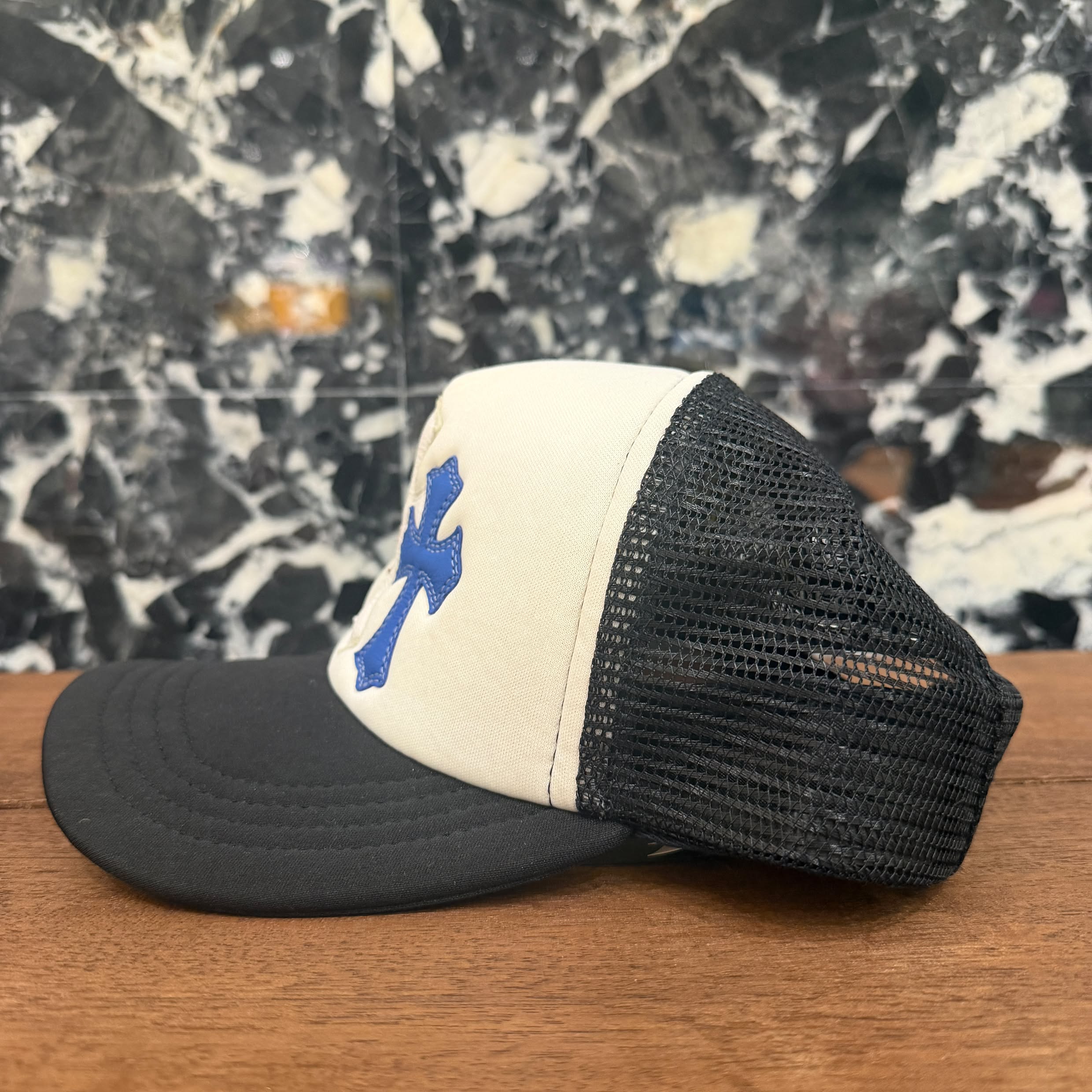 CHROME HEARTS Tricolor Triple Cross Patch Trucker Cap ONE SIZE (51-61) クロムハーツ トリコロール トリプルクロスパッチ トラッカーキャップ ONE SIZE (51-61)