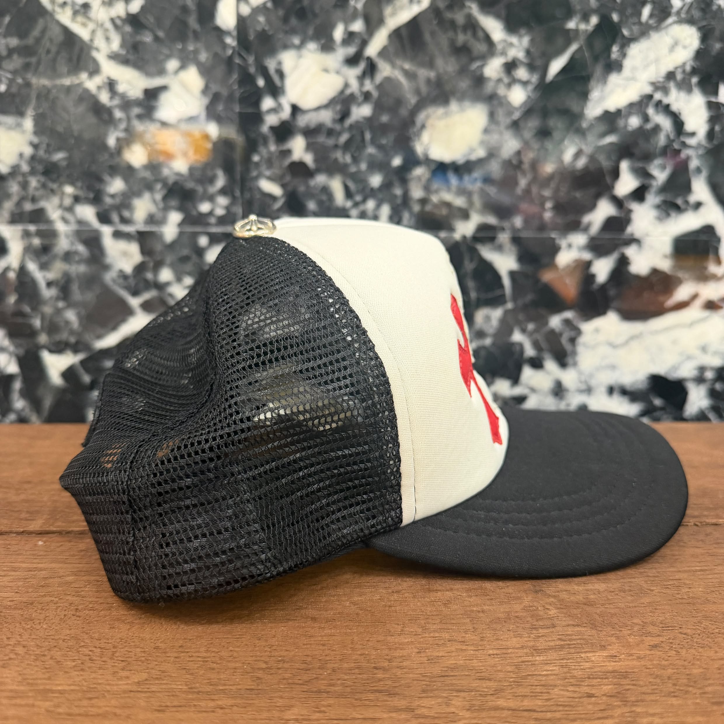 CHROME HEARTS Tricolor Triple Cross Patch Trucker Cap ONE SIZE (51-61) クロムハーツ トリコロール トリプルクロスパッチ トラッカーキャップ ONE SIZE (51-61)