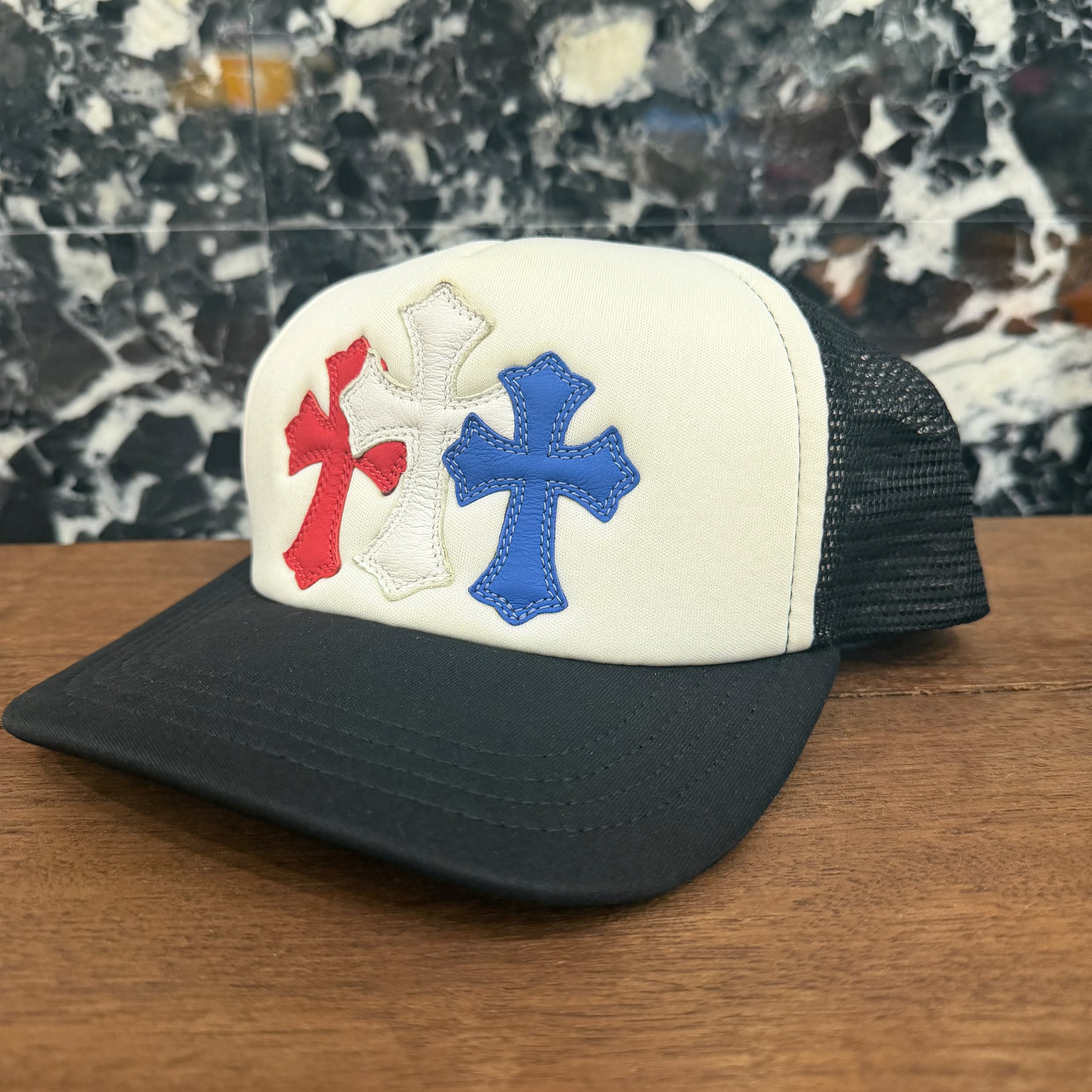 CHROME HEARTS Tricolor Triple Cross Patch Trucker Cap ONE SIZE (51-61) クロムハーツ トリコロール トリプルクロスパッチ トラッカーキャップ ONE SIZE (51-61)