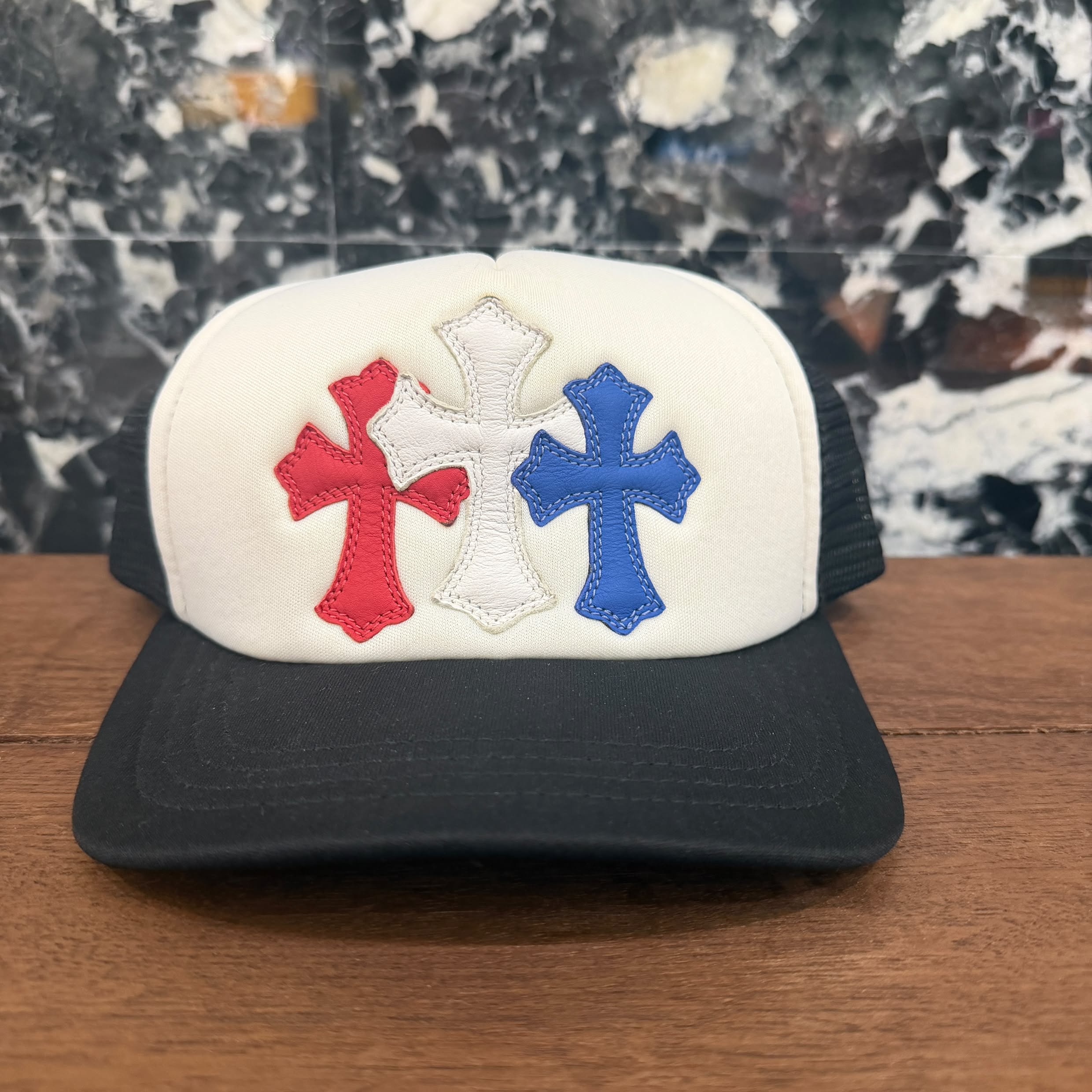 CHROME HEARTS Tricolor Triple Cross Patch Trucker Cap ONE SIZE (51-61) クロムハーツ トリコロール トリプルクロスパッチ トラッカーキャップ ONE SIZE (51-61)