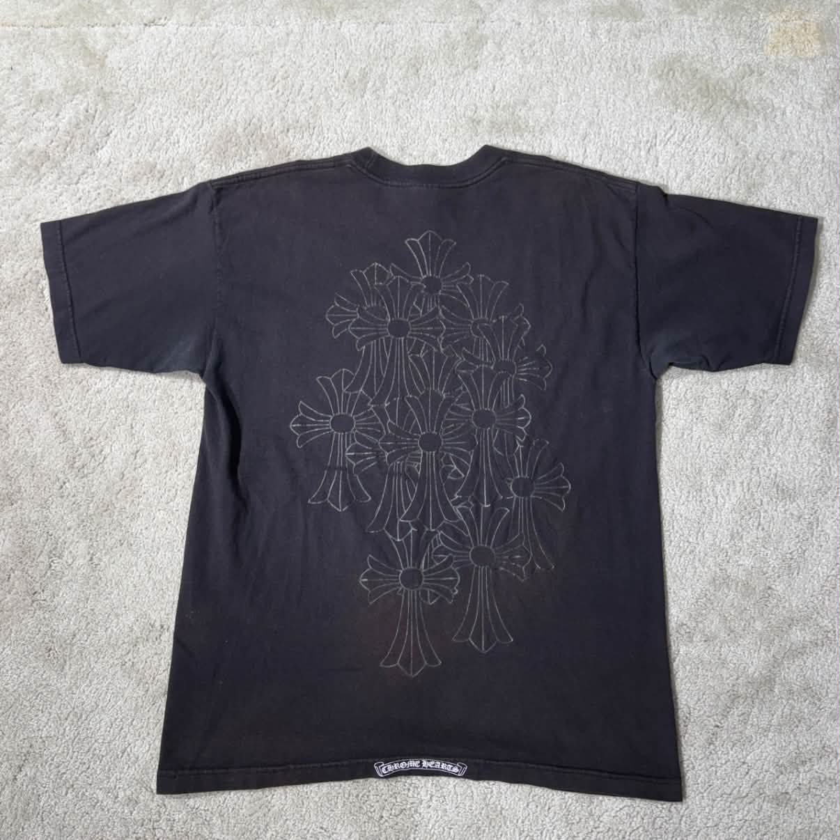 CHROME HEARTS Shoulder Vine Dagger Back Cemetery Cross Print Tee