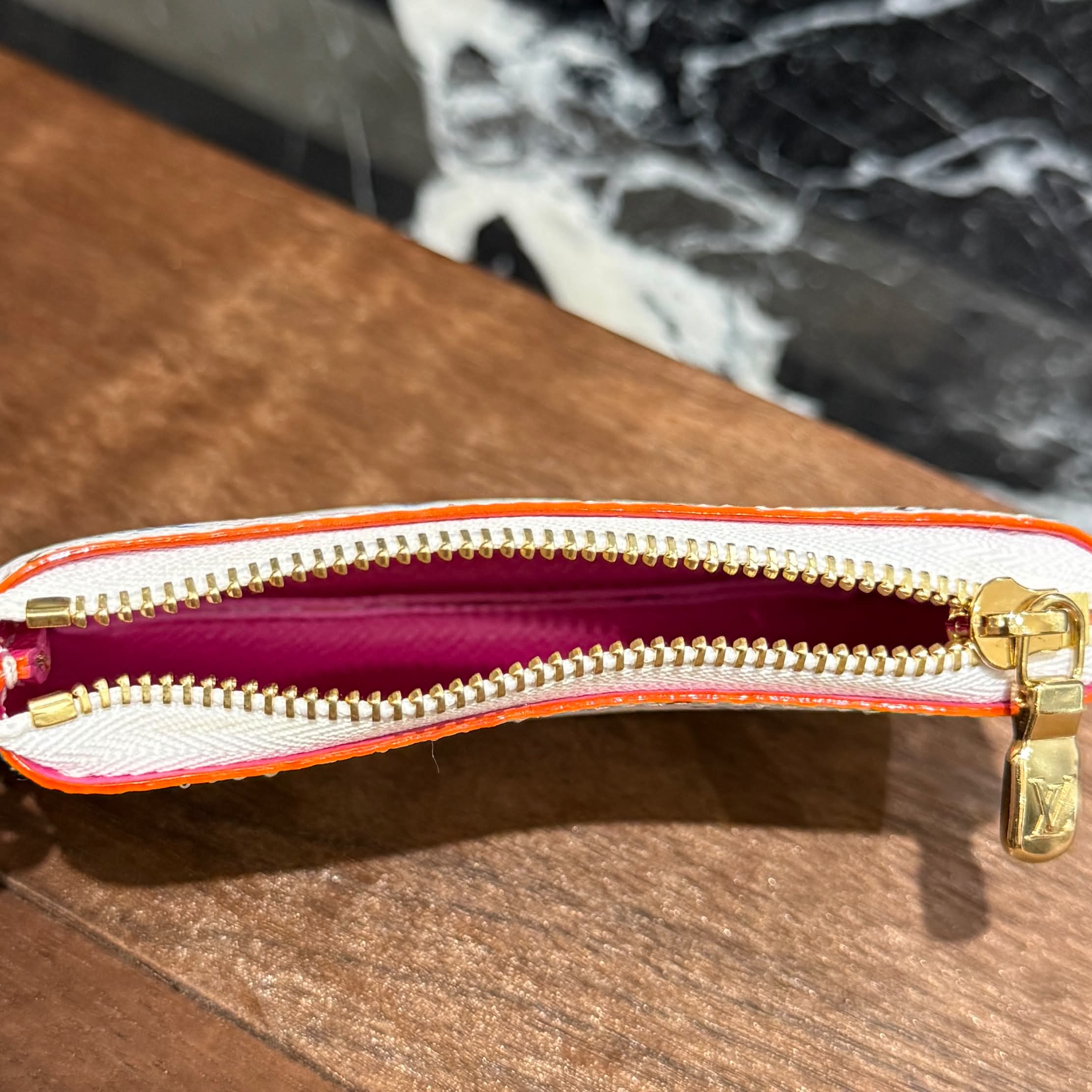 LOUIS VUITTON × Takashi Murakami 2025SS Multicolor Monogram Phone Pouch M14099 ルイヴィトン×村上隆 マルチカラー モノグラム フォンポーチ