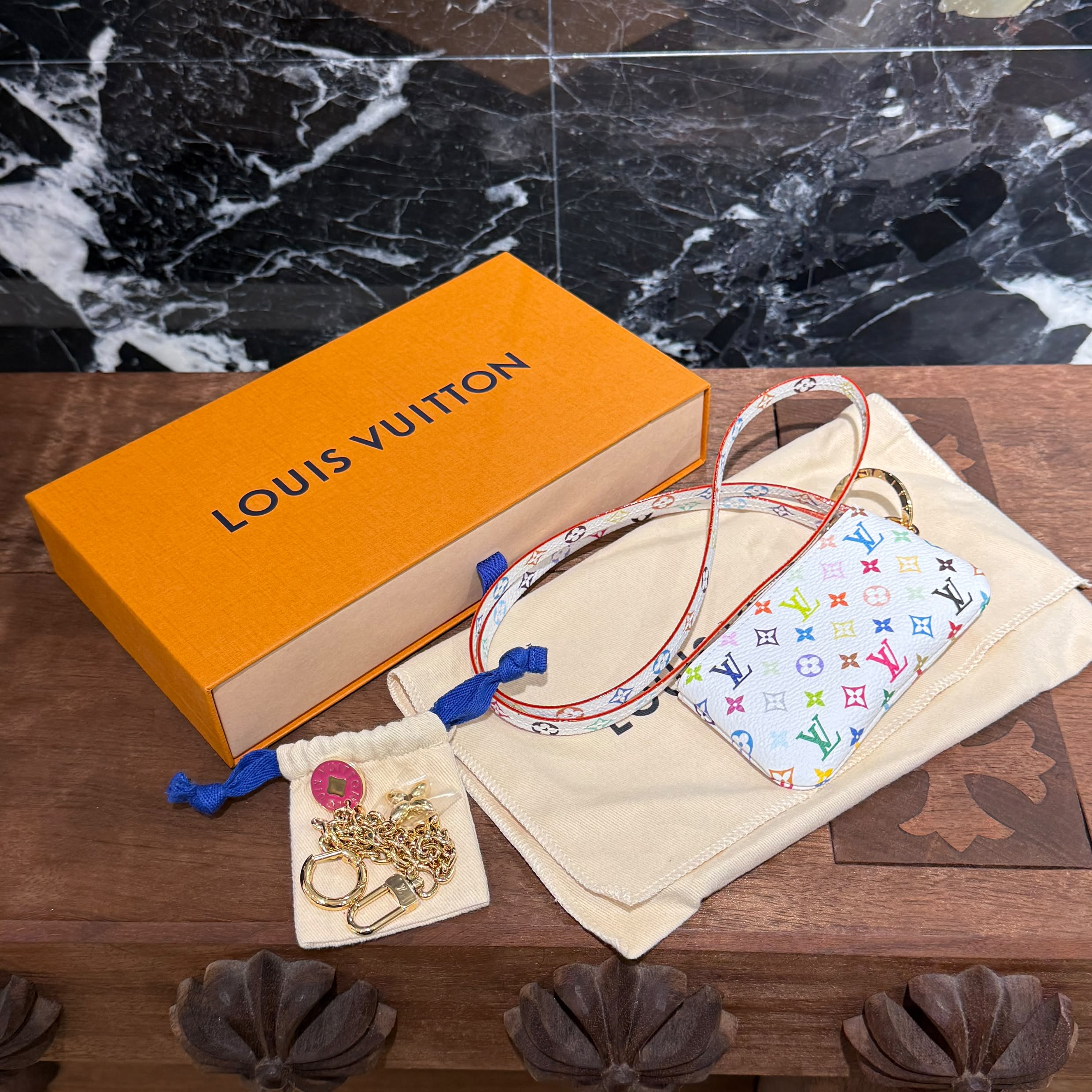 LOUIS VUITTON × Takashi Murakami 2025SS Multicolor Monogram Phone Pouch M14099 ルイヴィトン×村上隆 マルチカラー モノグラム フォンポーチ