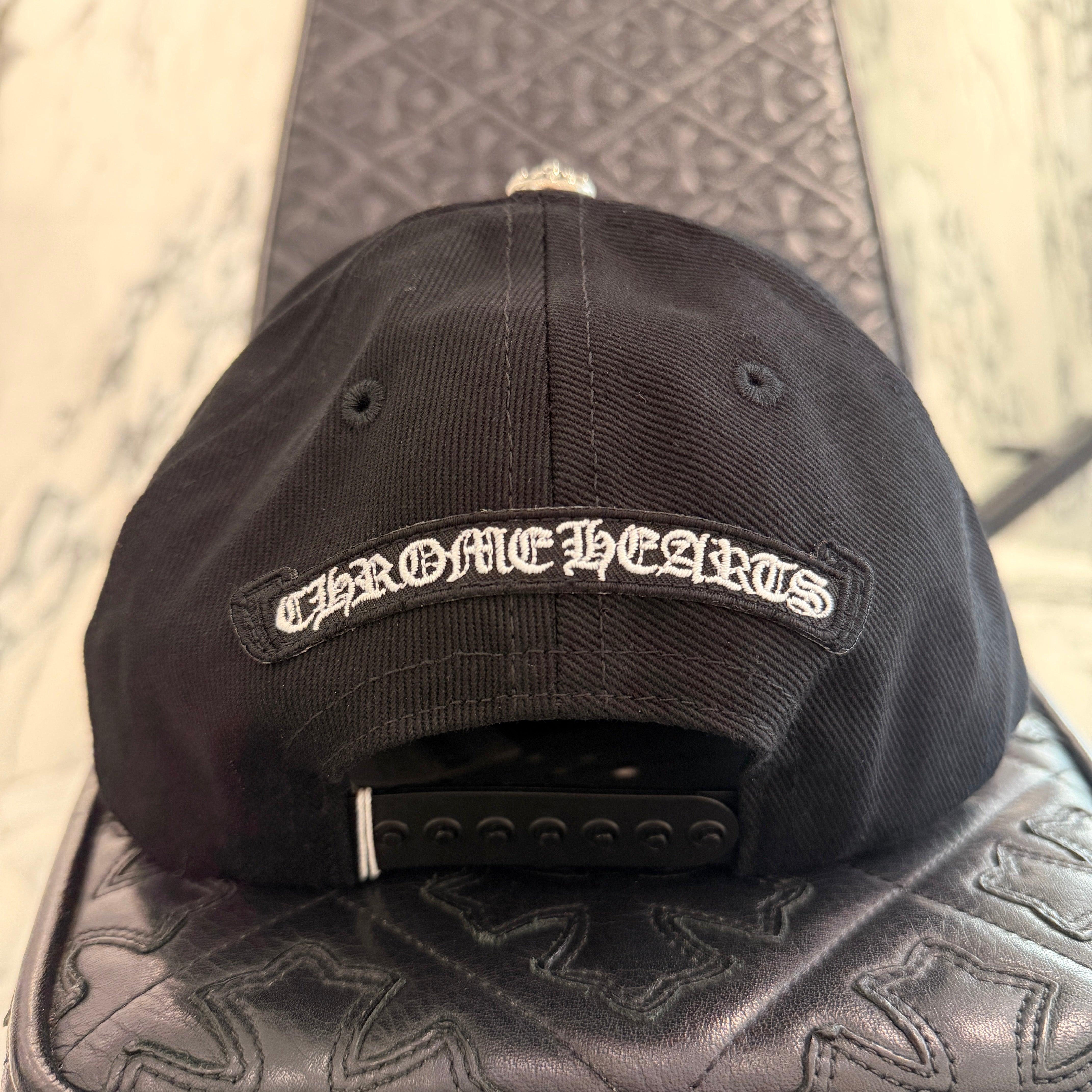 CHROME HEARTS Vertical Logo Trucker Cap Size ONE SIZE (51-61