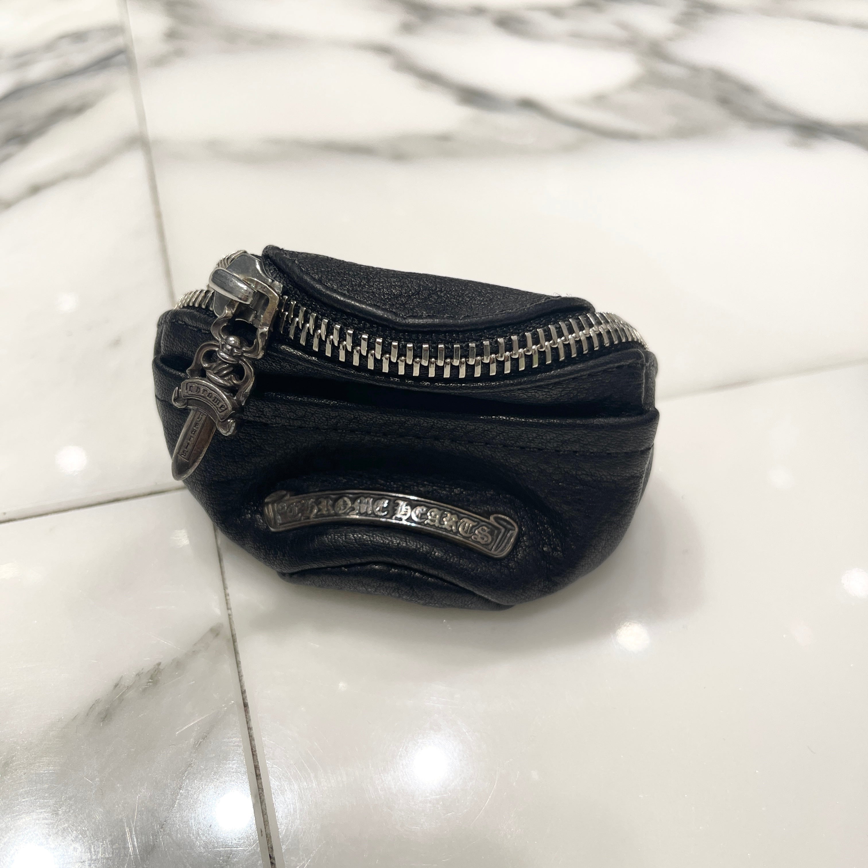 CHROME HEARTS SNAT PACK Scroll Logo Leather Pods Case クロムハーツ スナットパック スクロールロゴ レザー ポッズケース