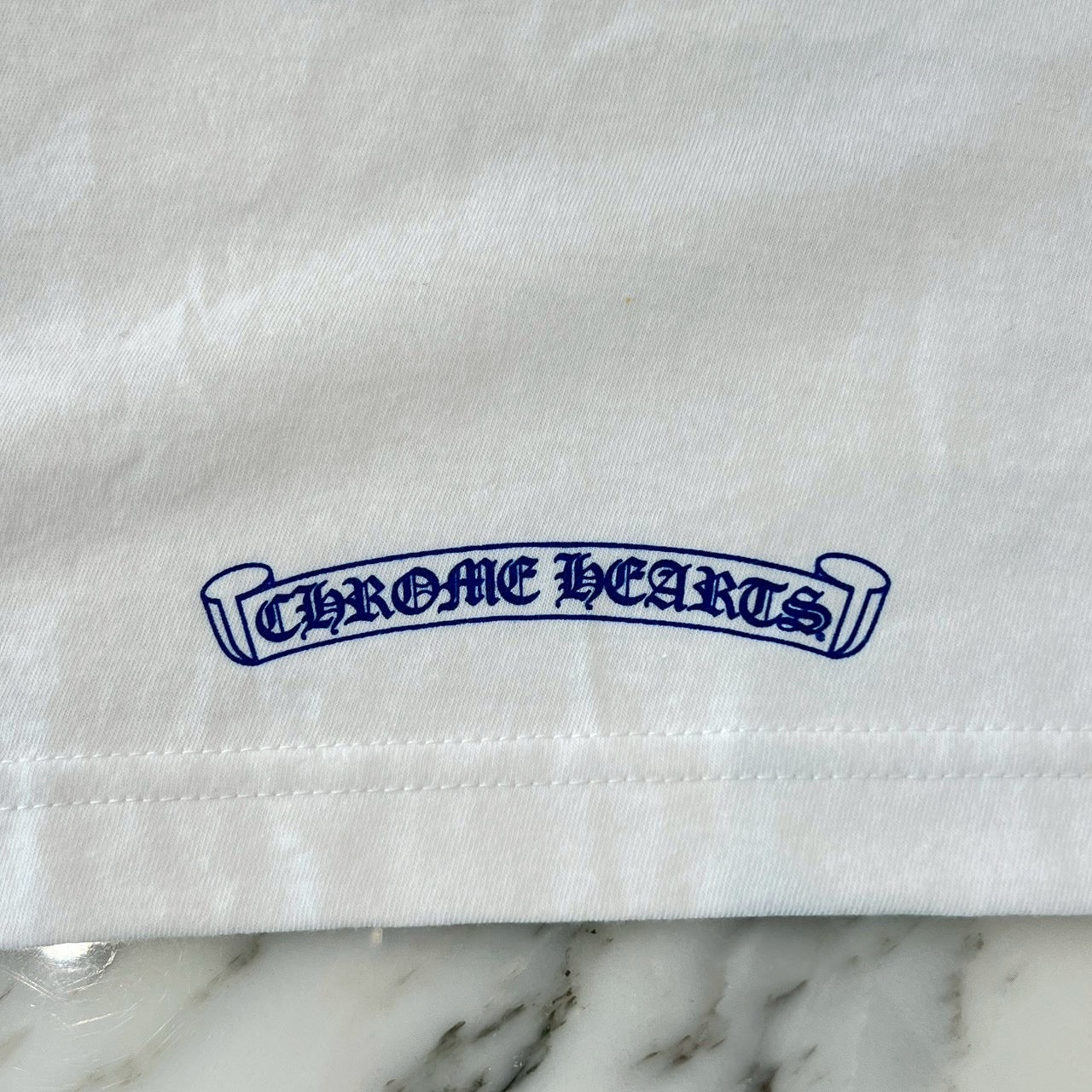 CHROME HEARTS 2025SS Old English Neck Logo Neon Blue Tee Size M クロムハーツ オールドイングリッシュ ネックロゴ ネオンブルー Tシャツ サイズM