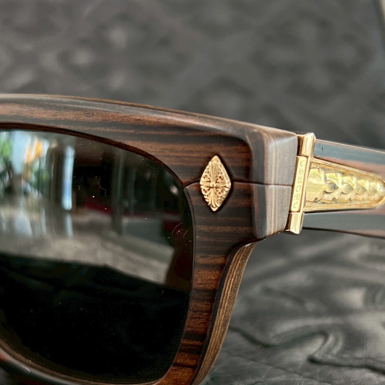 CHROME HEARTS LILITH Ebony Wood Sunglasses "BROWN/DARK GREY" WEWE-18KGP Size 56□18-144 クロムハーツ リリス エボニー ウッド サングラス "ブラウン/ダークグレー" サイズ56□18-144