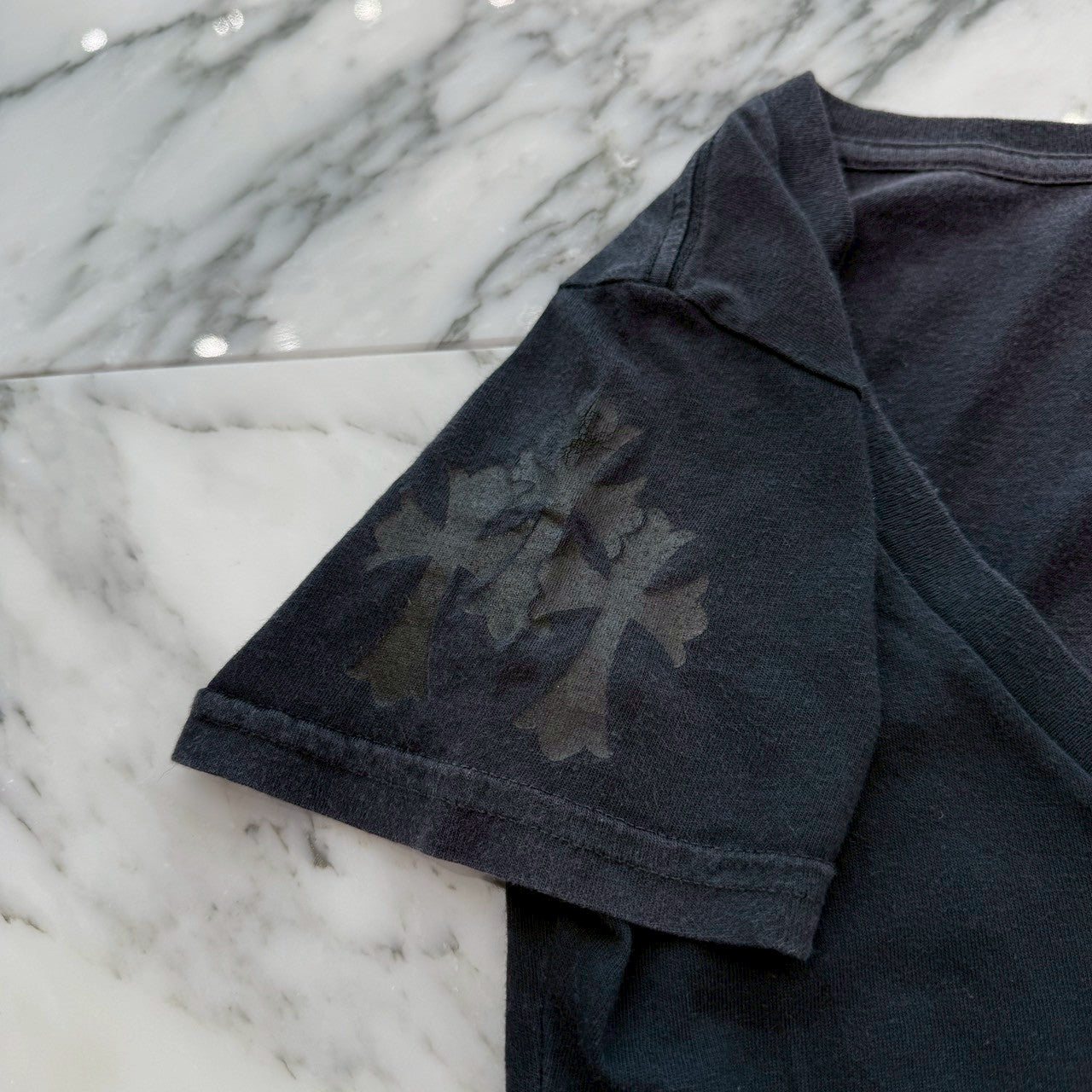 CHROME HEARTS CH Plus Pattern Triple Cross Print V Neck Tee Size XS クロムハ―ツ CHプラス柄 トリプルクロスプリント Vネック Tシャツ サイズXS