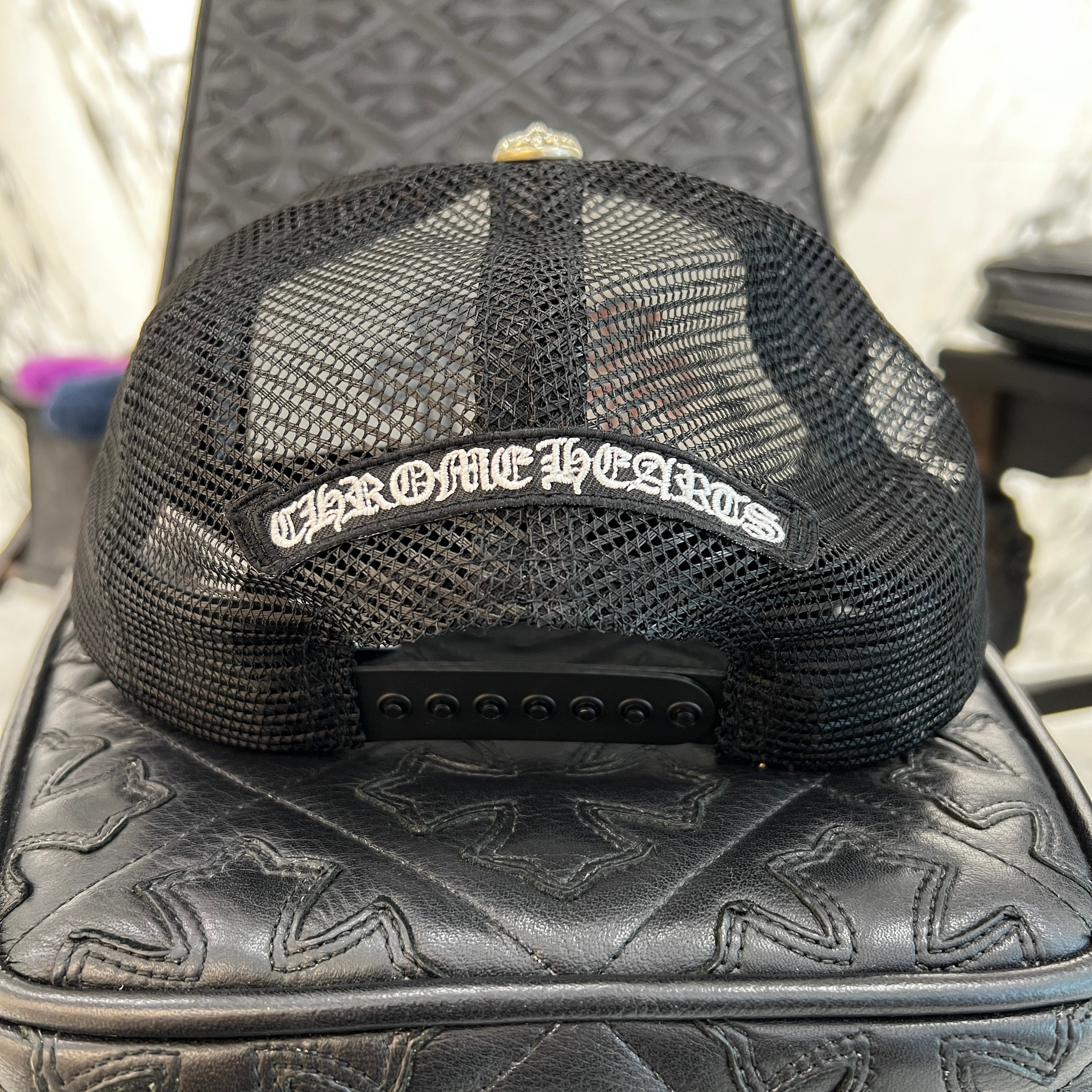 CHROME HEARTS Tricolor Triple Cross Patch Trucker Cap ONE