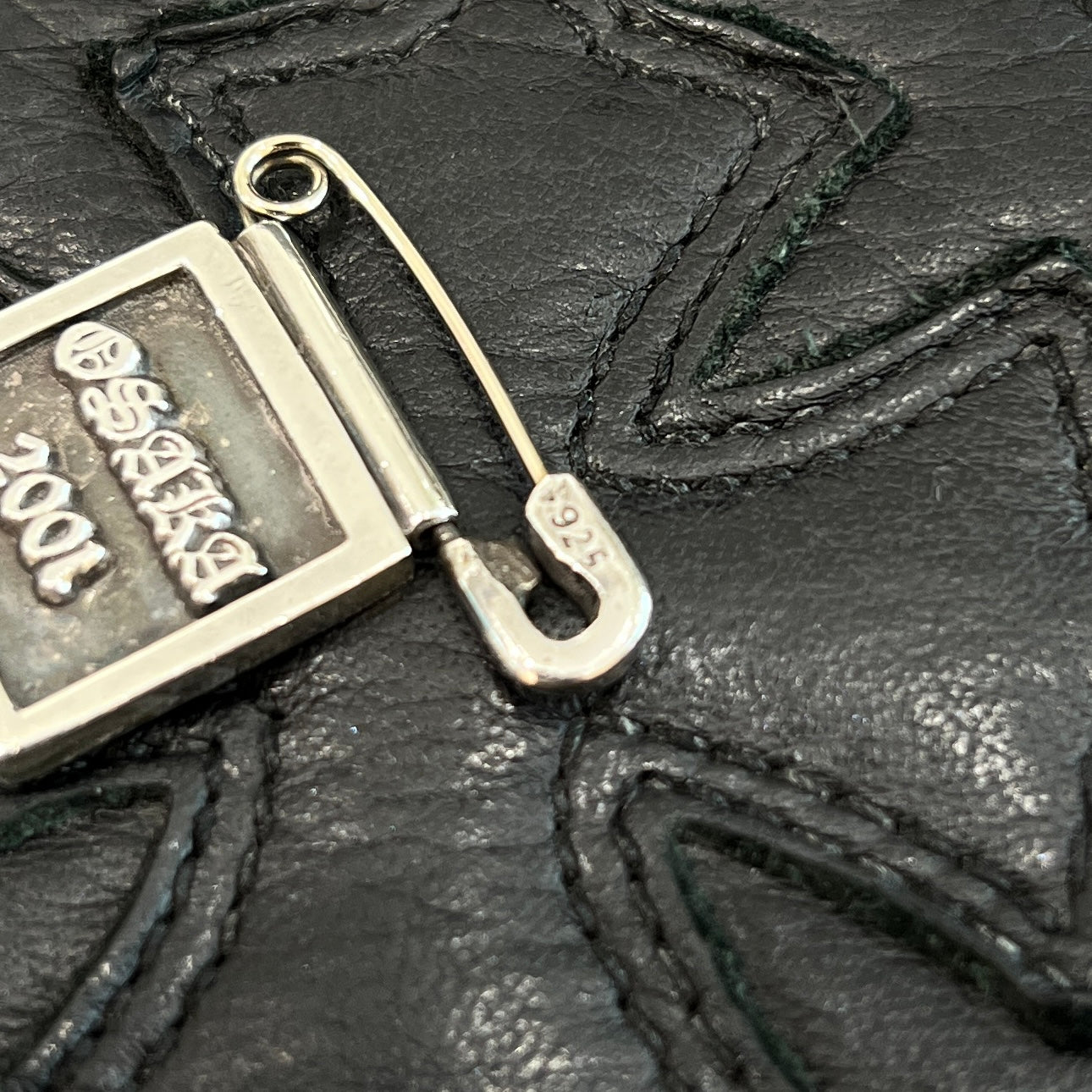 クロムハーツ　ピンバッジ 楽天市場】クロム スティックピンの通販