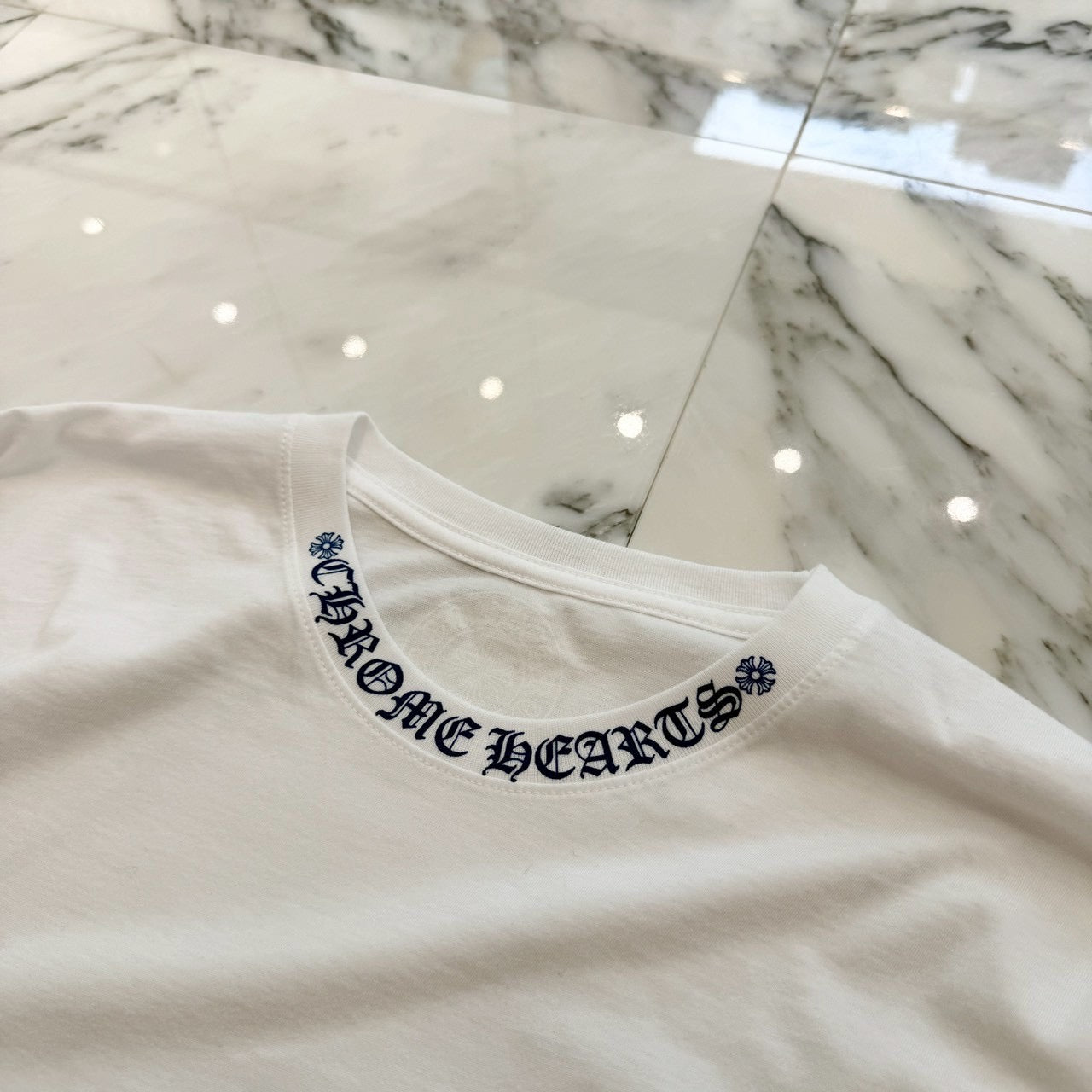 CHROME HEARTS 2025SS Old English Neck Logo Neon Blue Long Sleeve Tee Size XL クロムハーツ オールドイングリッシュ ネックロゴ ネオンブルー ロングスリーブ Tシャツ サイズXL