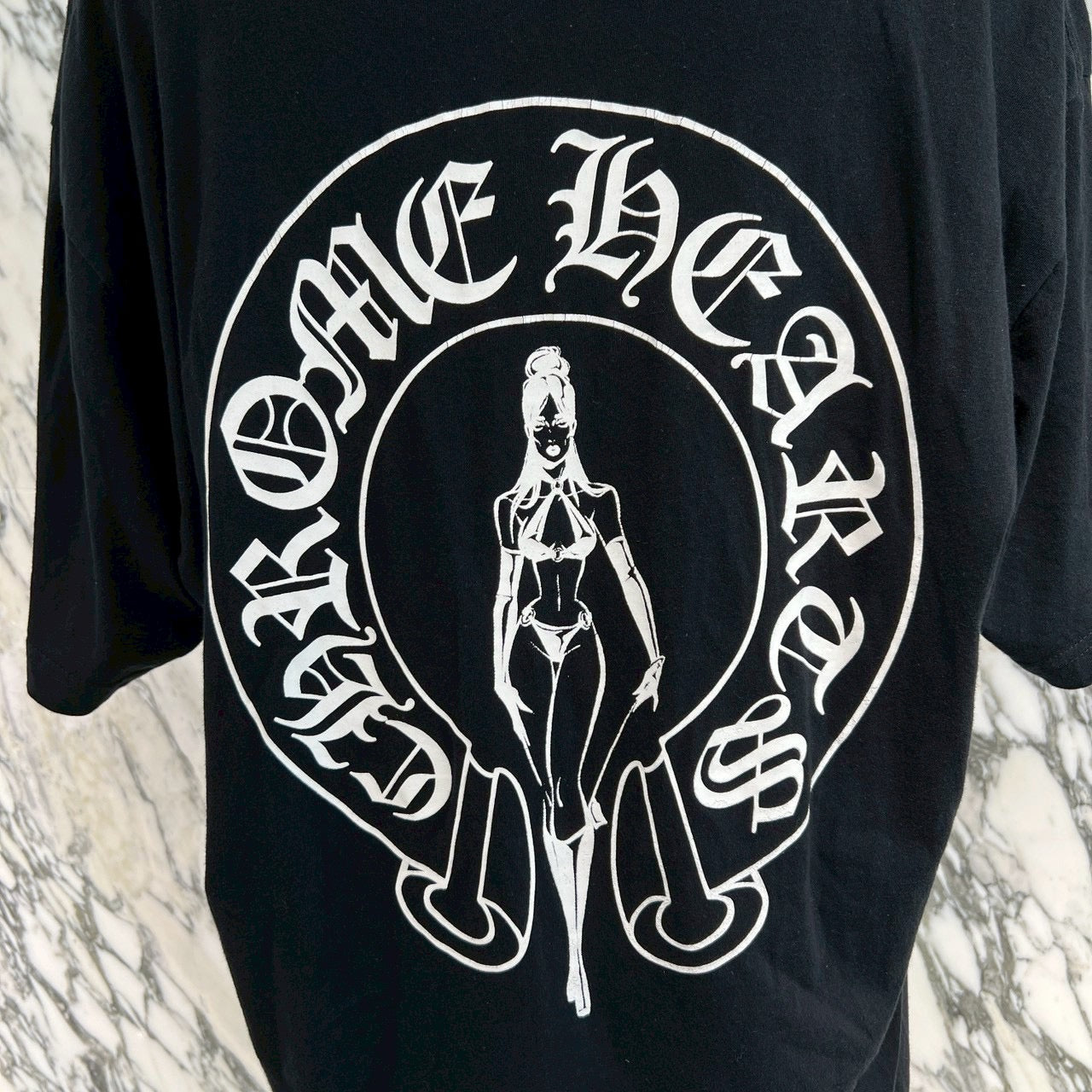 CHROME HEARTS × DEADLLY DOLL Back Horseshoe Print Tee Size XL クロムハーツ × デッドリードール バックホースシュープリント Tシャツ サイズXL