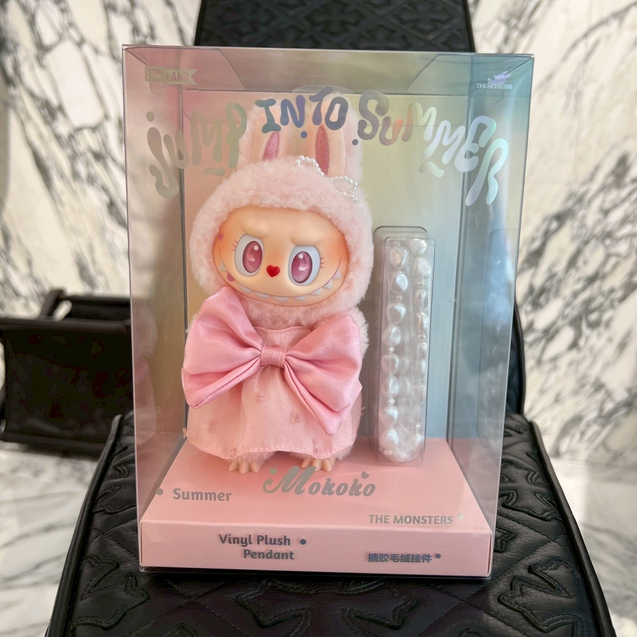 POP LAND The Monsters "Jump Into Summer Series" MOKOKO Plush Pendant ポップランド モンスターズ "ジャンプイントゥサマーシリーズ" モココ ぬいぐるみ ペンダント