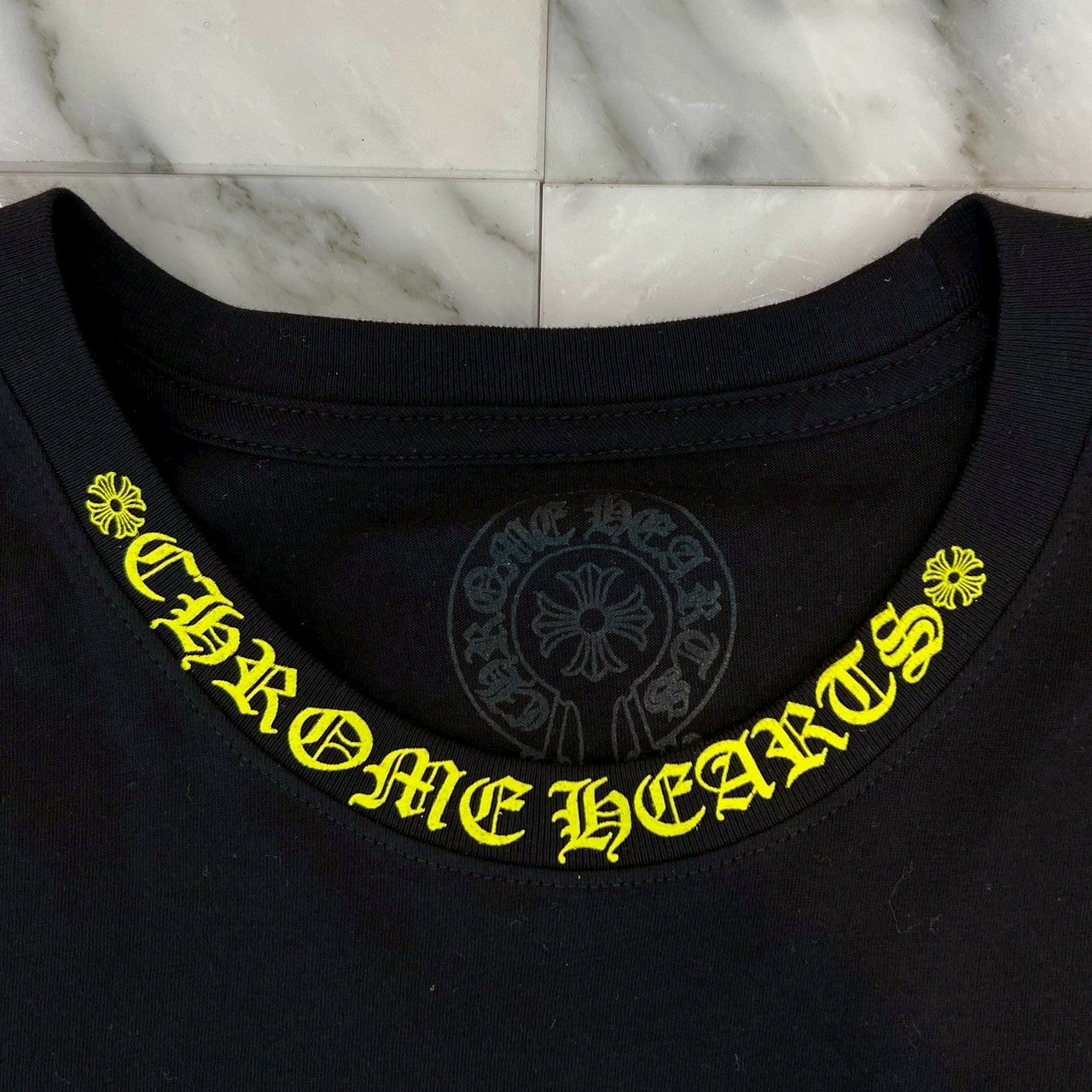 CHROME HEARTS Old English Neck Logo Neon Yellow Tee Size XXL クロムハーツ オールドイングリッシュ ネックロゴ ネオンイエロー Tシャツ サイズXXL