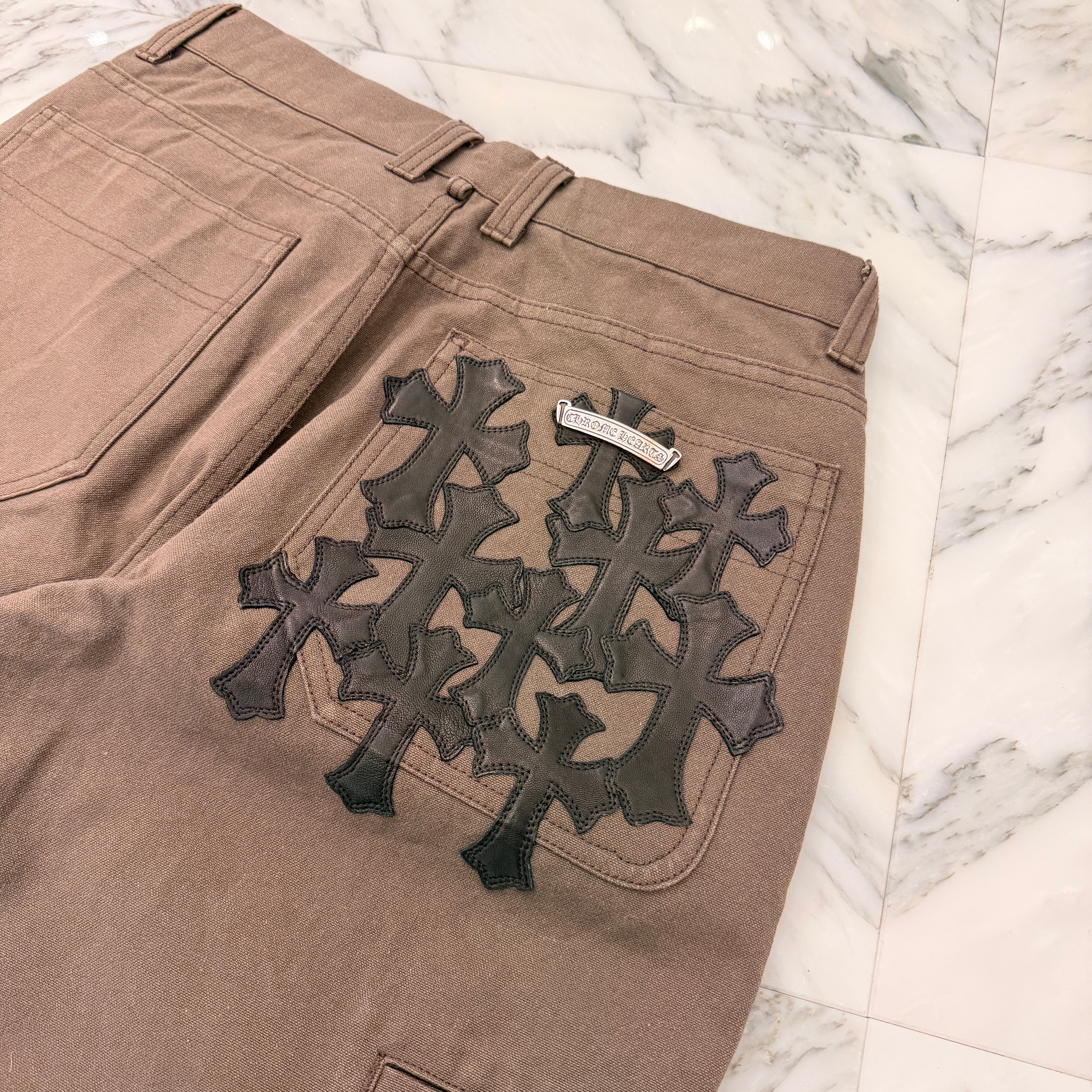 CHROME HEARTS Cemetery Cross Leather Patch Cotton Cargo Pants Size 31 クロムハーツ セメタリー クロス レザー パッチ コットン カーゴ パンツ ブラウン サイズ31