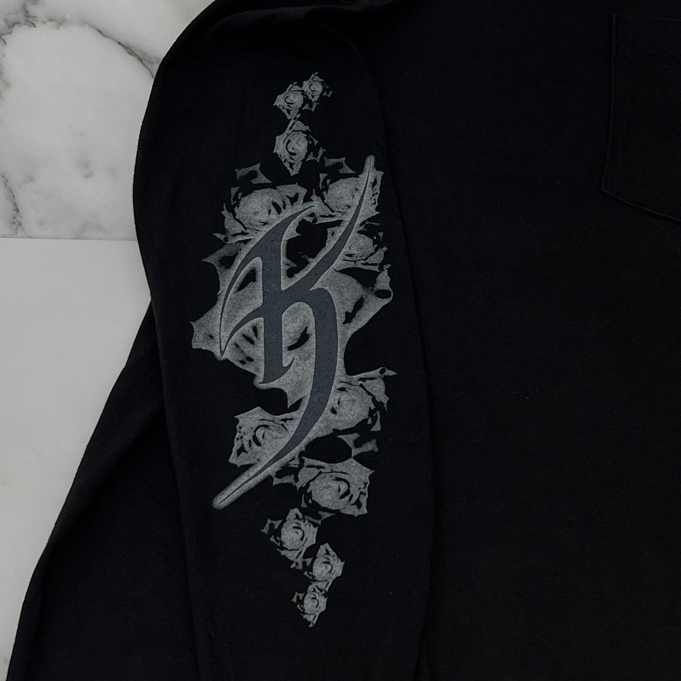 CHROME HEARTS × KYOSUKE HIMURO Back CH Cross Arm Logo Long Sleeve Tee Size M クロムハーツ × 氷室 京介 バックCHクロス アームロゴ ロングスリーブ Tシャツ サイズM