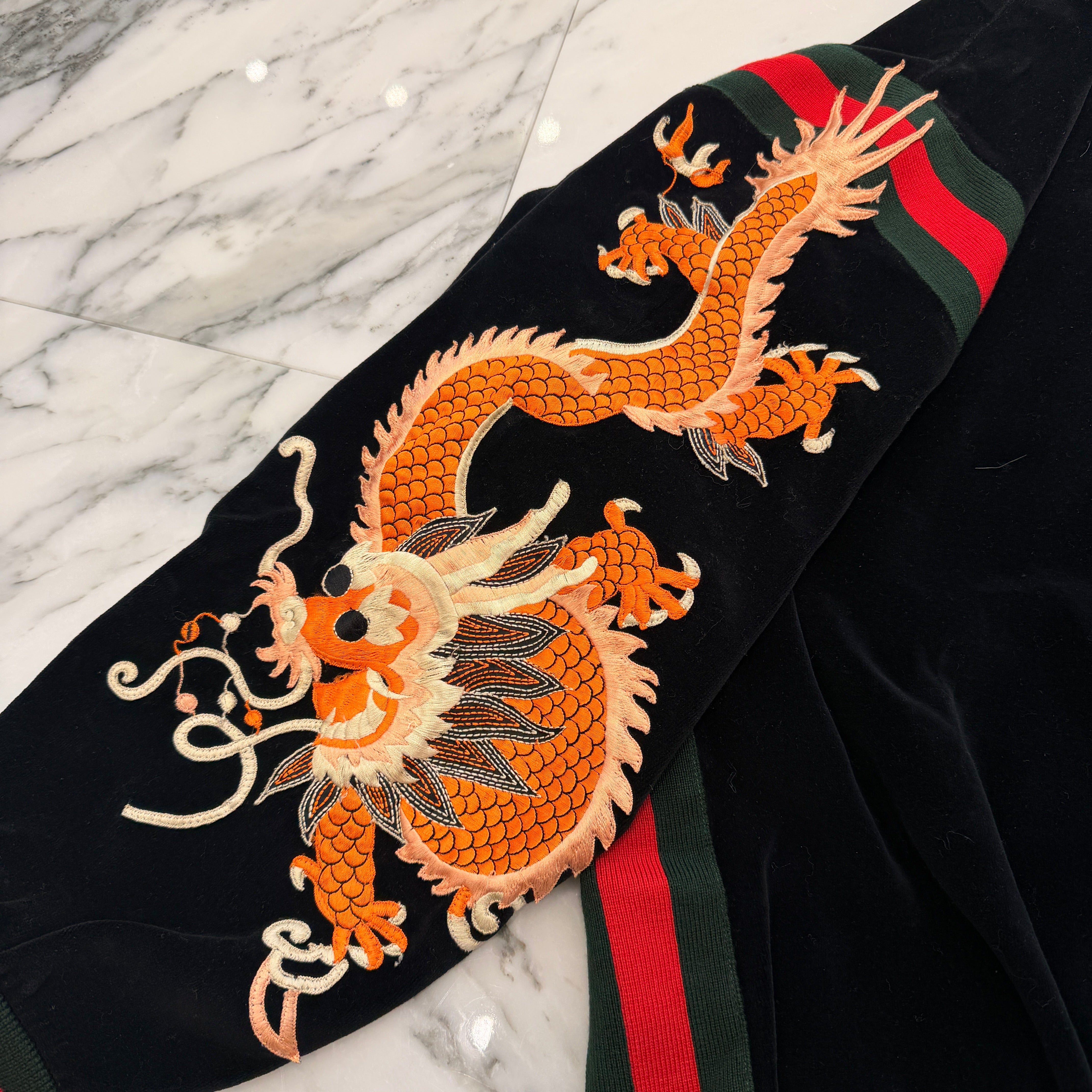 GUCCI × Dapper Dan 2018AW GG Patch Dragon Embroidery Velvet Sweatshirt 535765 X9Y88 Size M グッチ×ダッパー・ダン GGパッチ ドラゴン刺繍 ベロアスウェットシャツ サイズM
