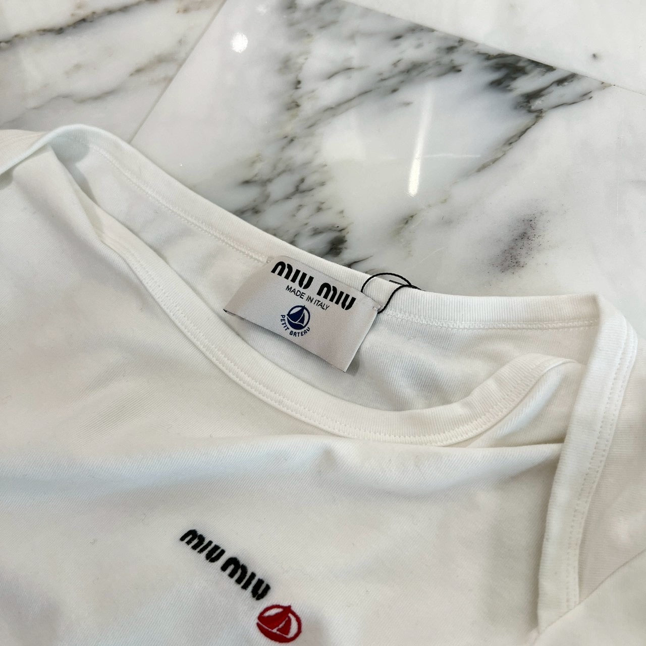 MIU MIU × PETIT BATEAU 2025SS Stretch Jersey Logo Embroidery Tee MJN568 S000 166H Size XS ミュウミュウ×プチバトー ストレッチジャージー ロゴ刺繍 Tシャツ サイズXS