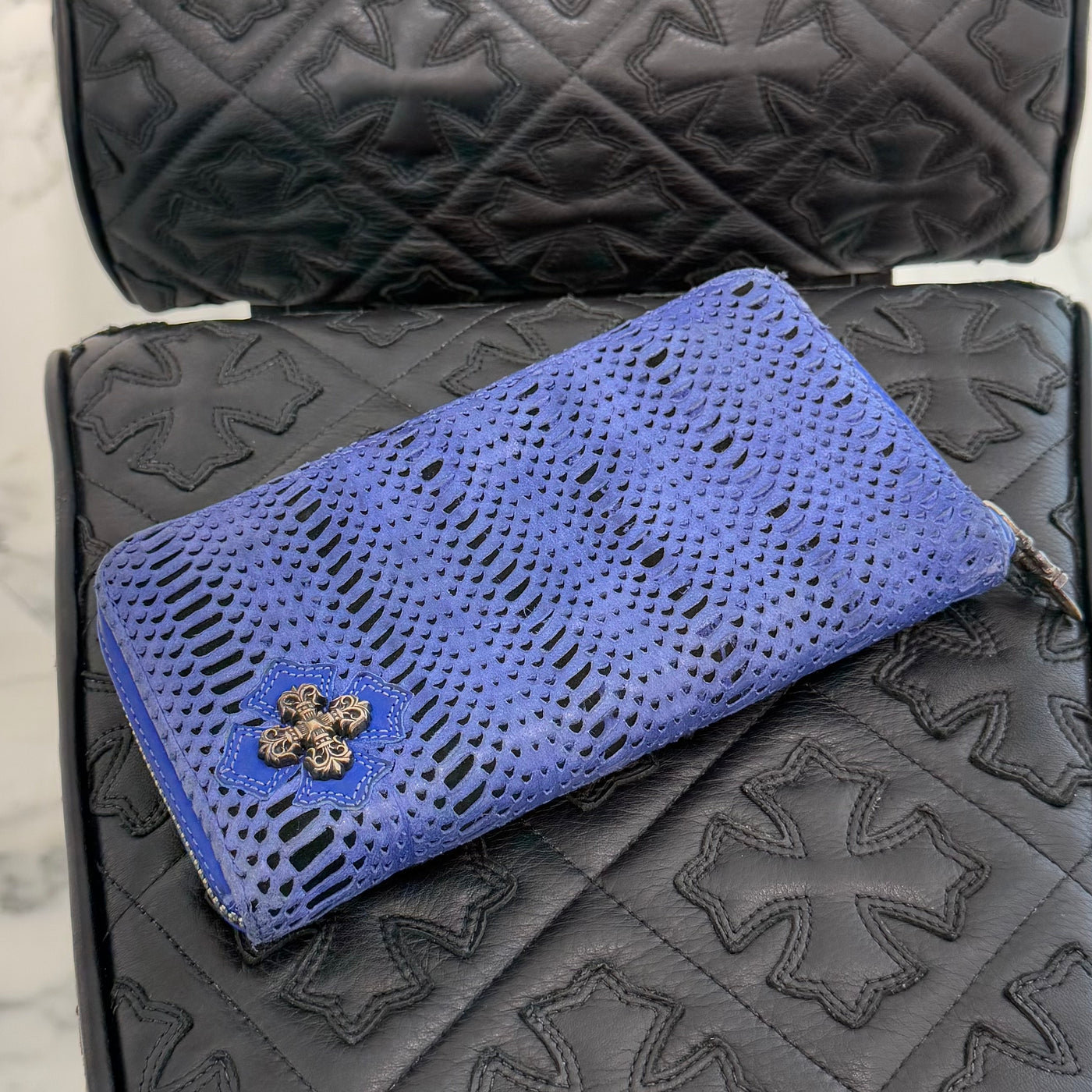 CHROME HEARTS Filigree Cross Leather Patch Blue Wallet クロム CHROME HEARTS Filigree Cross Leather Patch Blue Wallet クロム