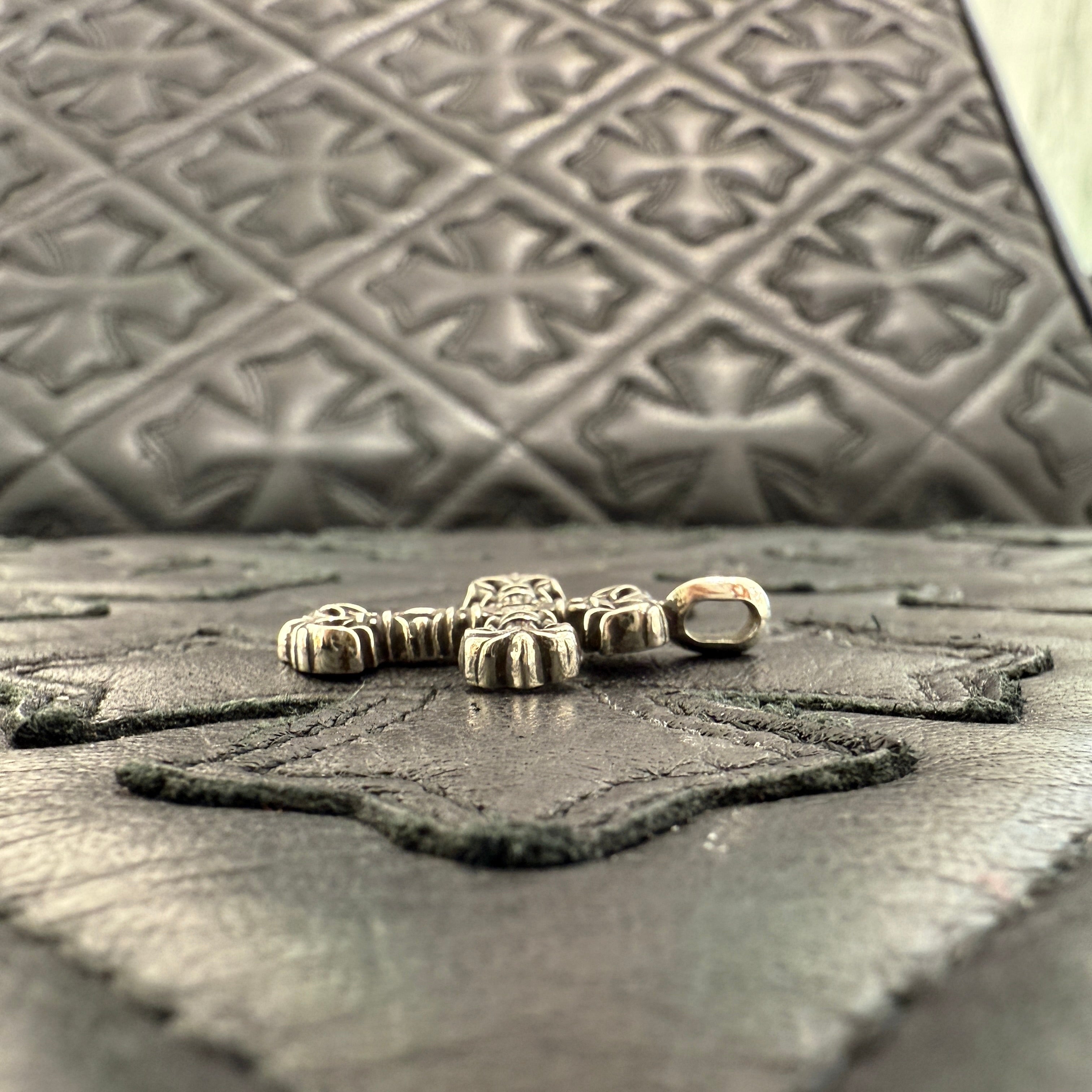 CHROME HEARTS Filigree Cross Charm 1 Diamond Pendant Top クロムハーツ フィリグリークロス チャーム 1ダイヤモンド ペンダントトップ