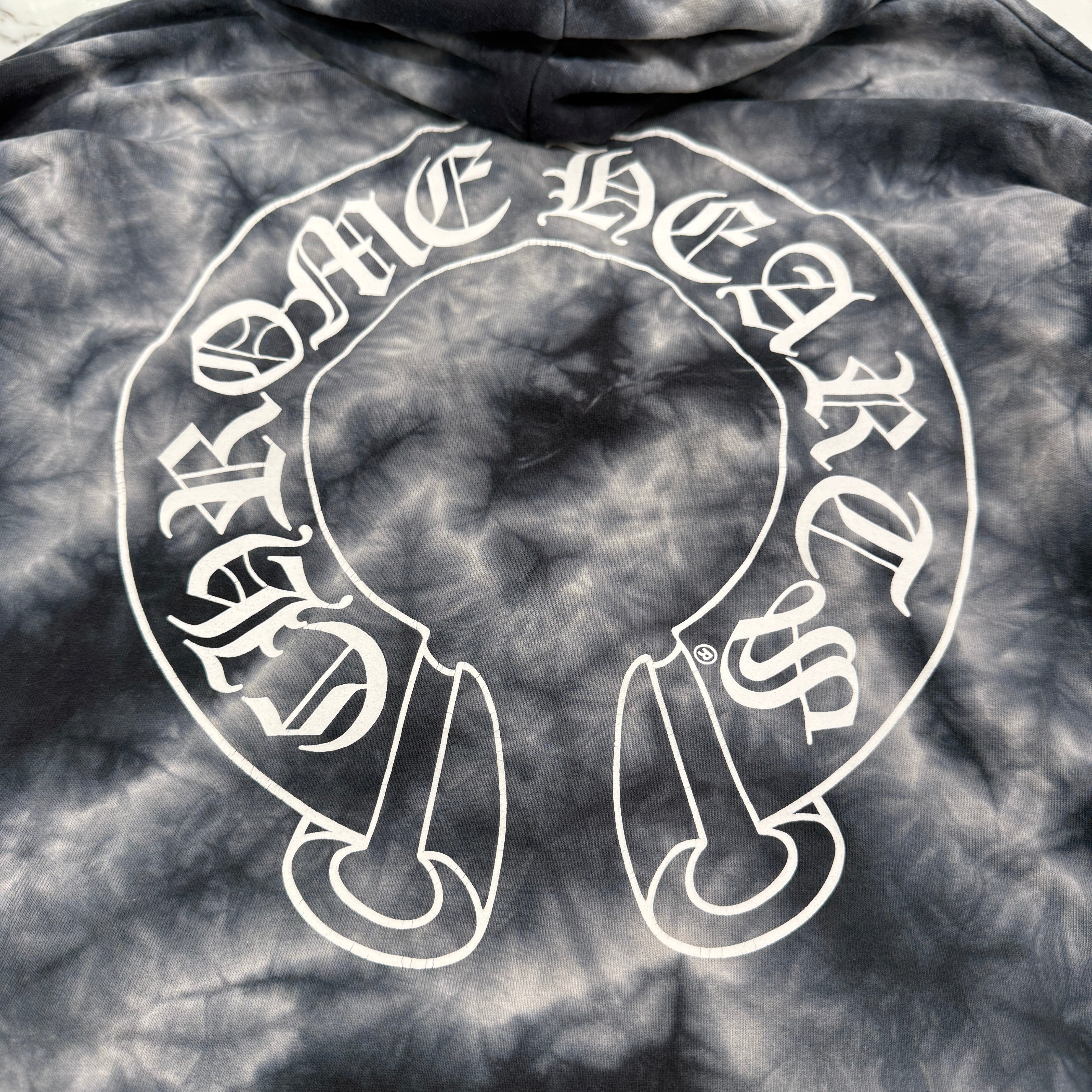 CHROME HEARTS Vertical Logo Horseshoe Tie Dye Pullover Hoodie Size XL クロムハーツ ヴァーティカルロゴ ホースシュー タイダイ プルオーバーフーディー サイズXL