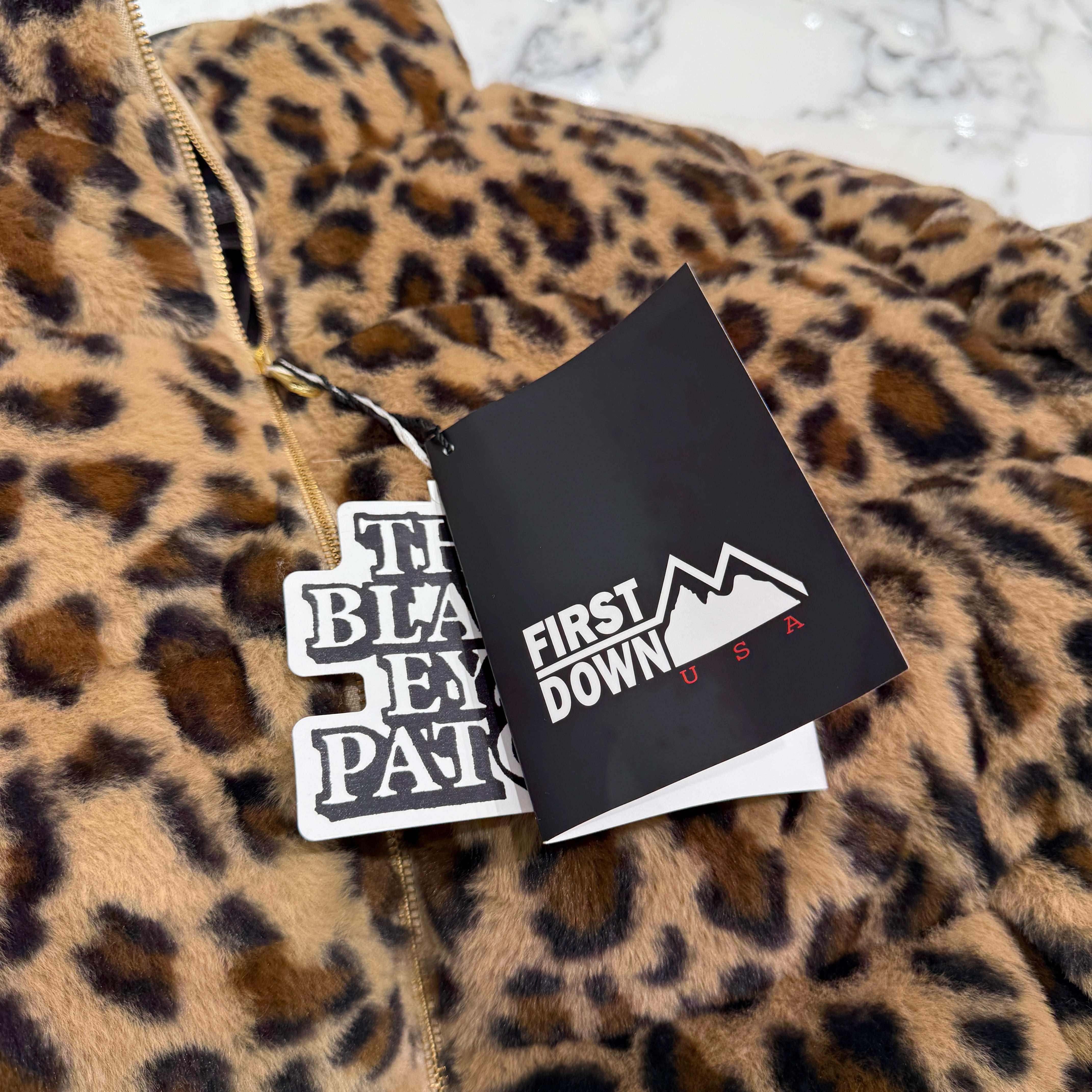 THE BLACK EYE PATCH × FIRST DOWN 2024AW LABEL LEOPARD Down Jacket F742118 Size L ブラックアイパッチ × ファーストダウン ラベル レオパード ダウンジャケット サイズL