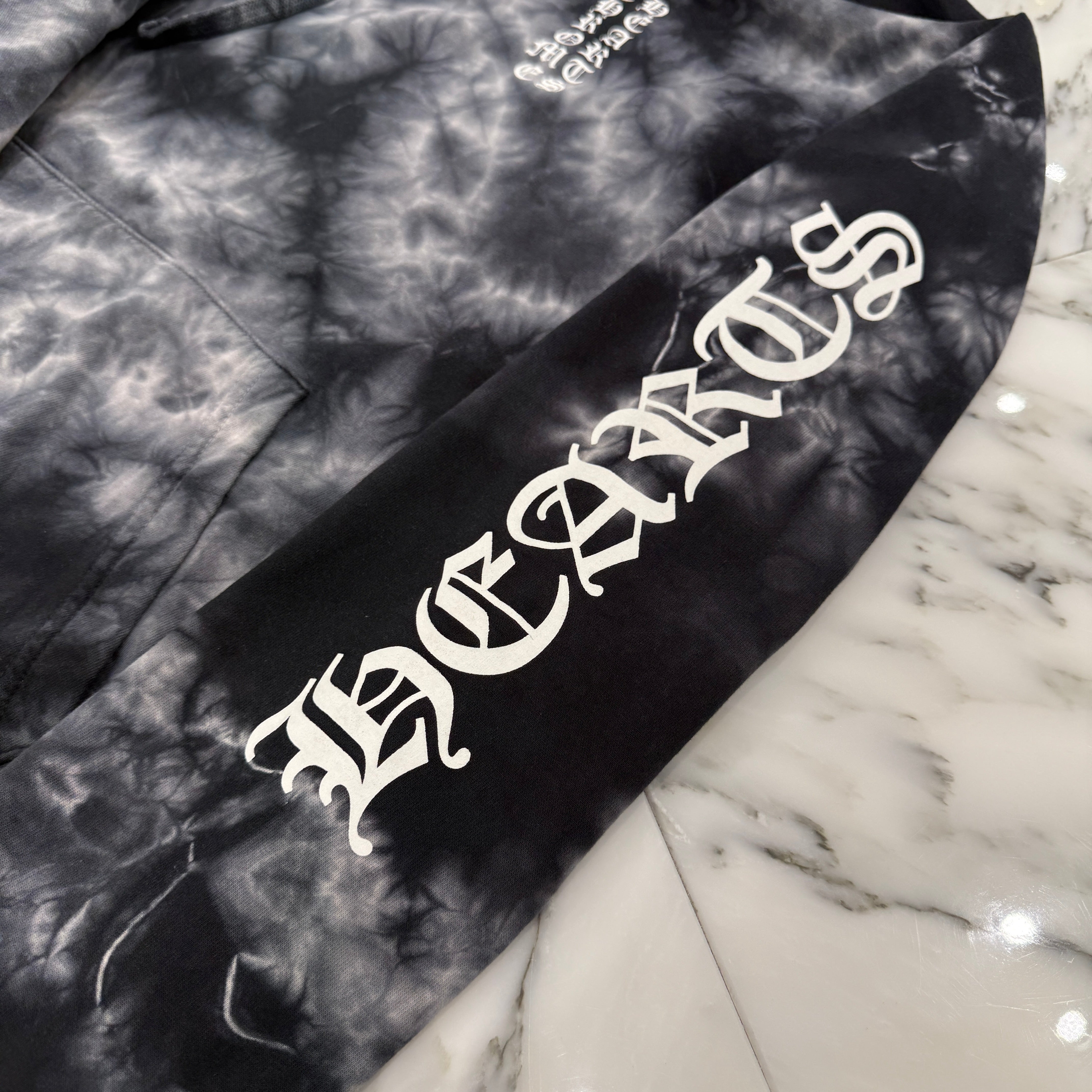 CHROME HEARTS Vertical Logo Horseshoe Tie Dye Pullover Hoodie Size XL クロムハーツ ヴァーティカルロゴ ホースシュー タイダイ プルオーバーフーディー サイズXL