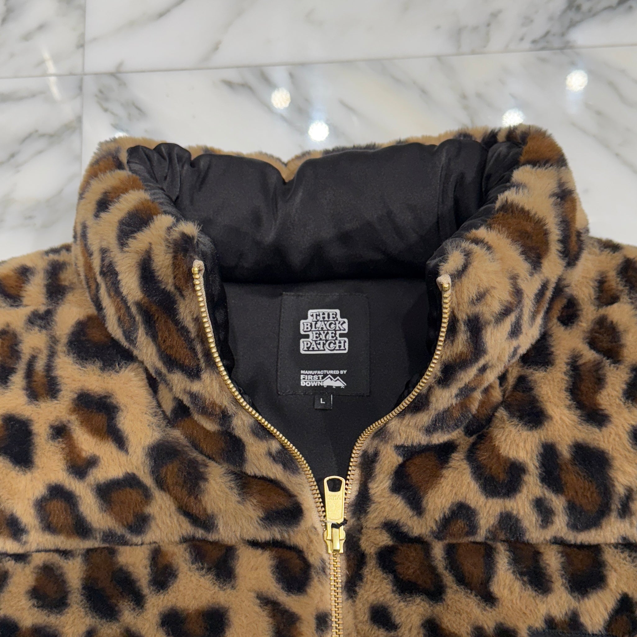 THE BLACK EYE PATCH × FIRST DOWN 2024AW LABEL LEOPARD Down Jacket F742118 Size L ブラックアイパッチ × ファーストダウン ラベル レオパード ダウンジャケット サイズL