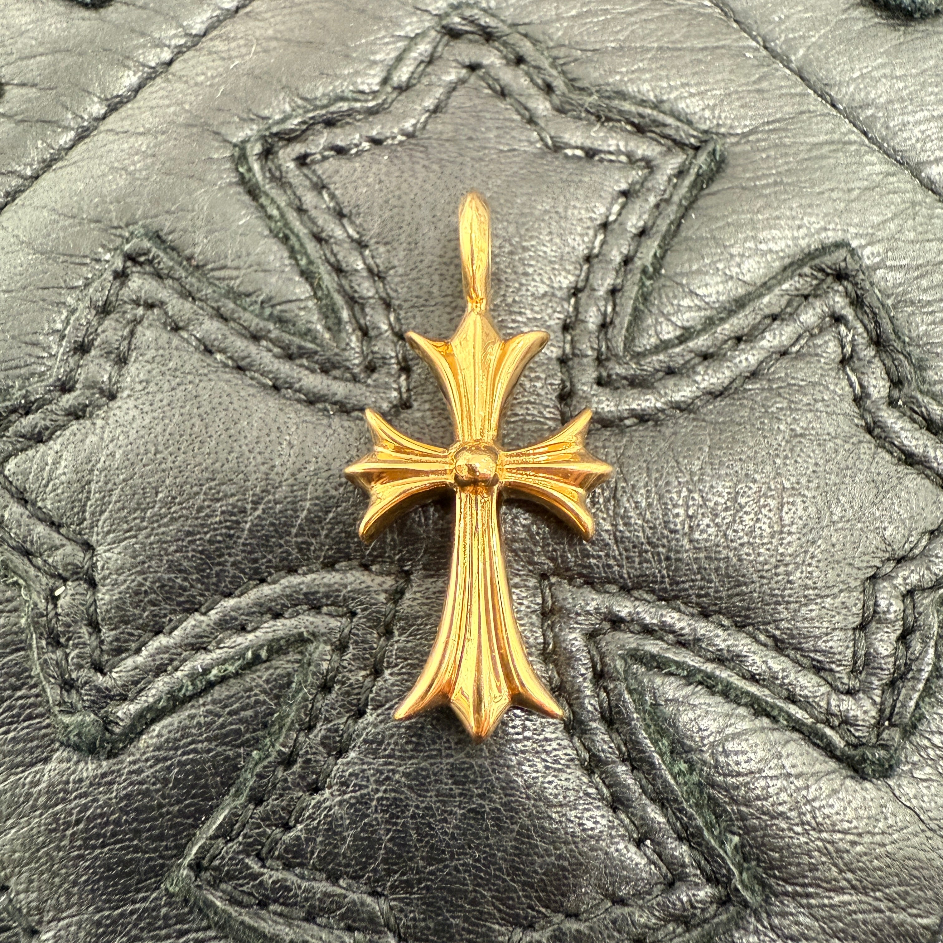 CHROME HEARTS 22K Tiny Fat Cross Pave Diamond Pendant Top クロム