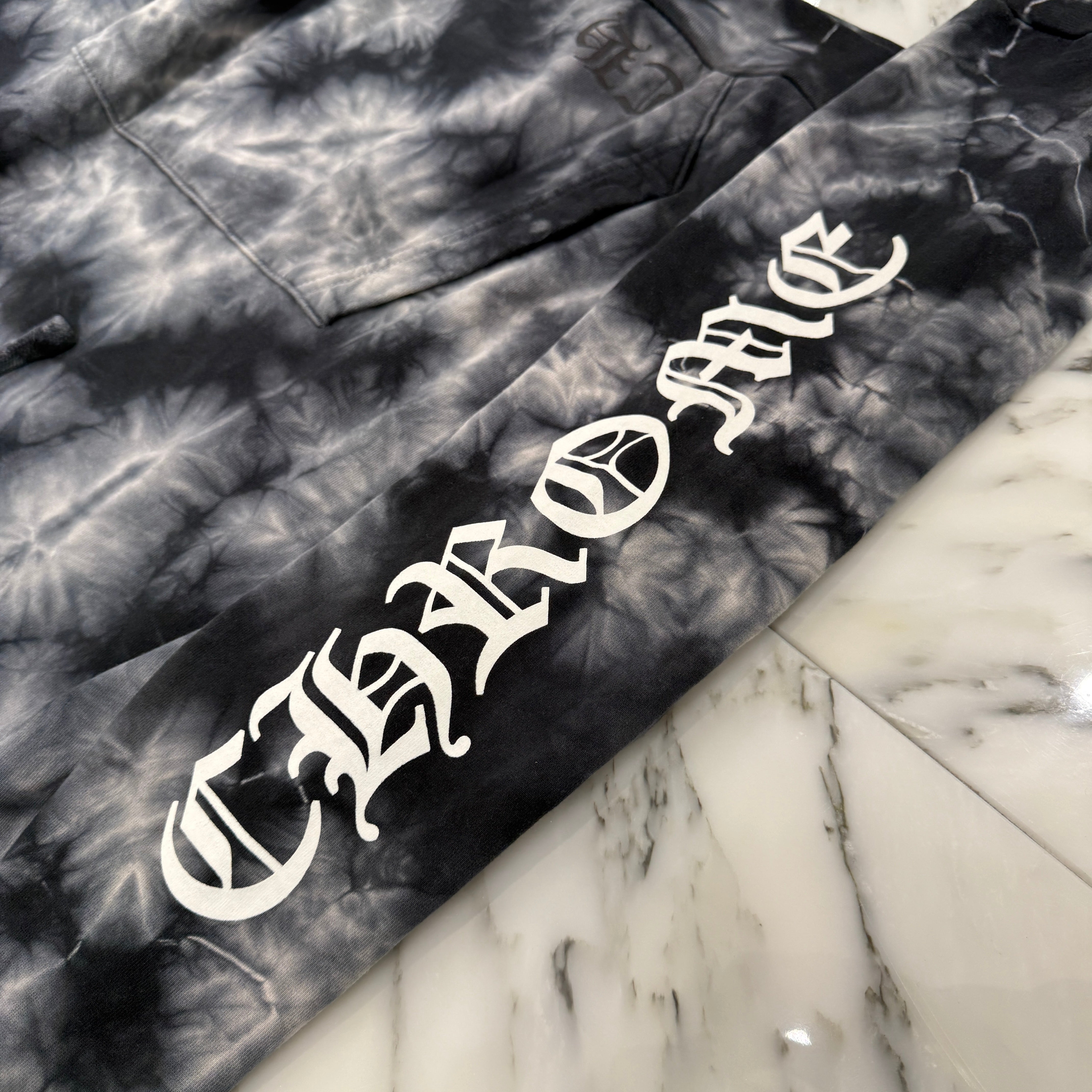 CHROME HEARTS Vertical Logo Horseshoe Tie Dye Pullover Hoodie Size XL クロムハーツ ヴァーティカルロゴ ホースシュー タイダイ プルオーバーフーディー サイズXL