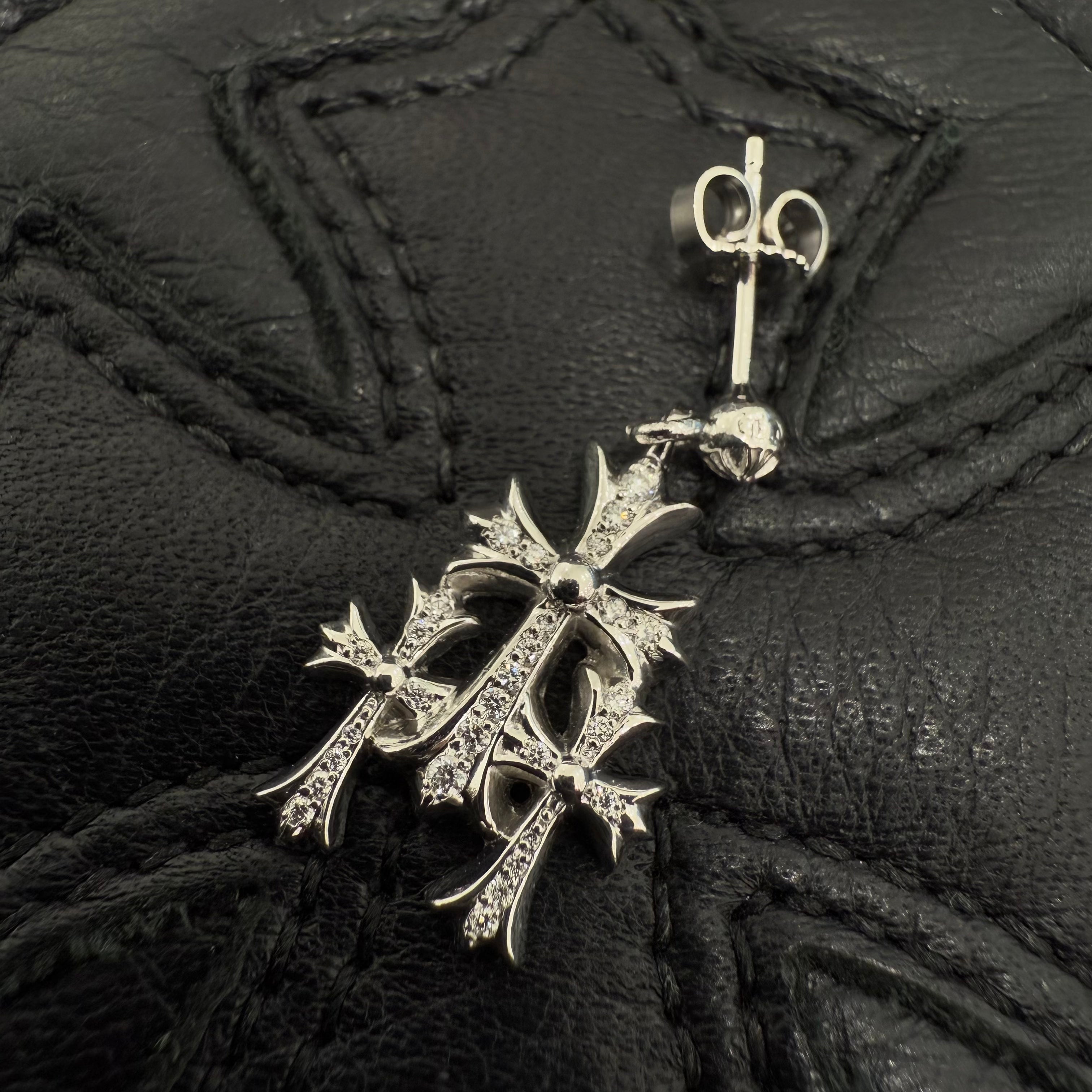 CHROME HEARTS 18K WG 3 Cemetery Cross Earring Pave Diamond クロムハーツ 18K ホワイトゴールド 3セメタリークロス イヤリング パヴェダイヤモンド
