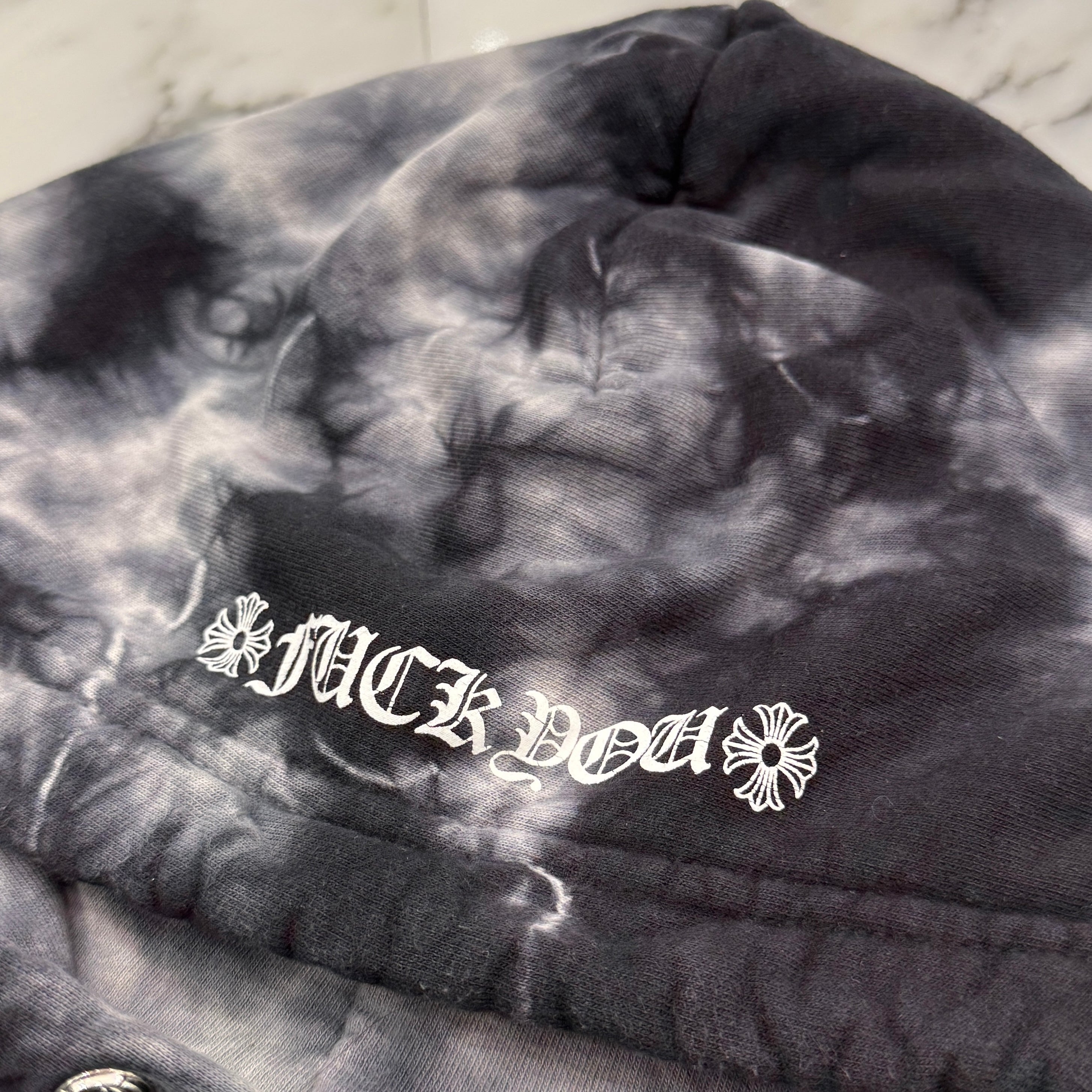 CHROME HEARTS Vertical Logo Horseshoe Tie Dye Pullover Hoodie Size XL クロムハーツ ヴァーティカルロゴ ホースシュー タイダイ プルオーバーフーディー サイズXL