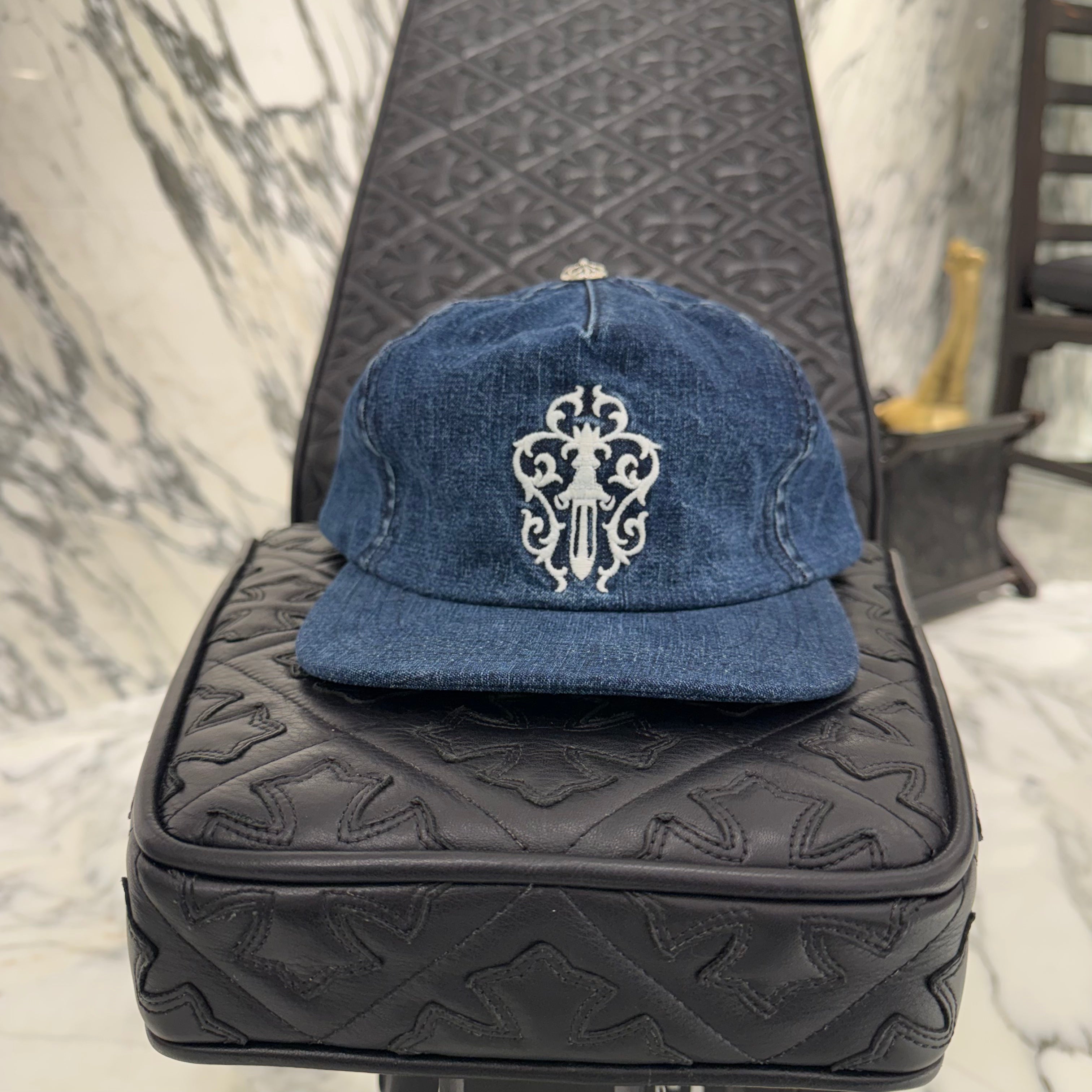 CHROME HEARTS 2024SS Vine Dagger Embroidery Denim Trucker Cap Size ONE SIZE（53-60）クロムハーツ ヴァインダガー 刺繍 デニム トラッカーキャップ サイズONE SIZE（53-60）