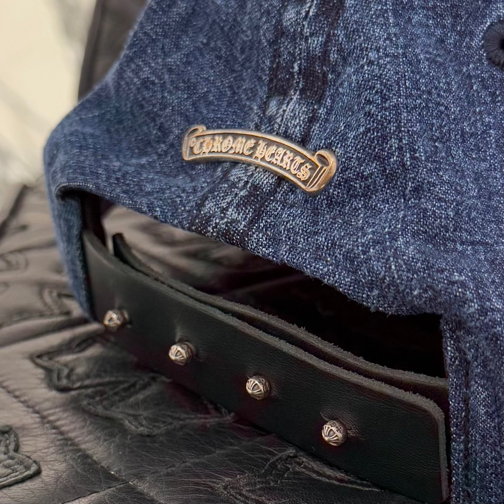 CHROME HEARTS 2024SS Vine Dagger Embroidery Denim Trucker Cap Size ONE SIZE（53-60）クロムハーツ ヴァインダガー 刺繍 デニム トラッカーキャップ サイズONE SIZE（53-60）