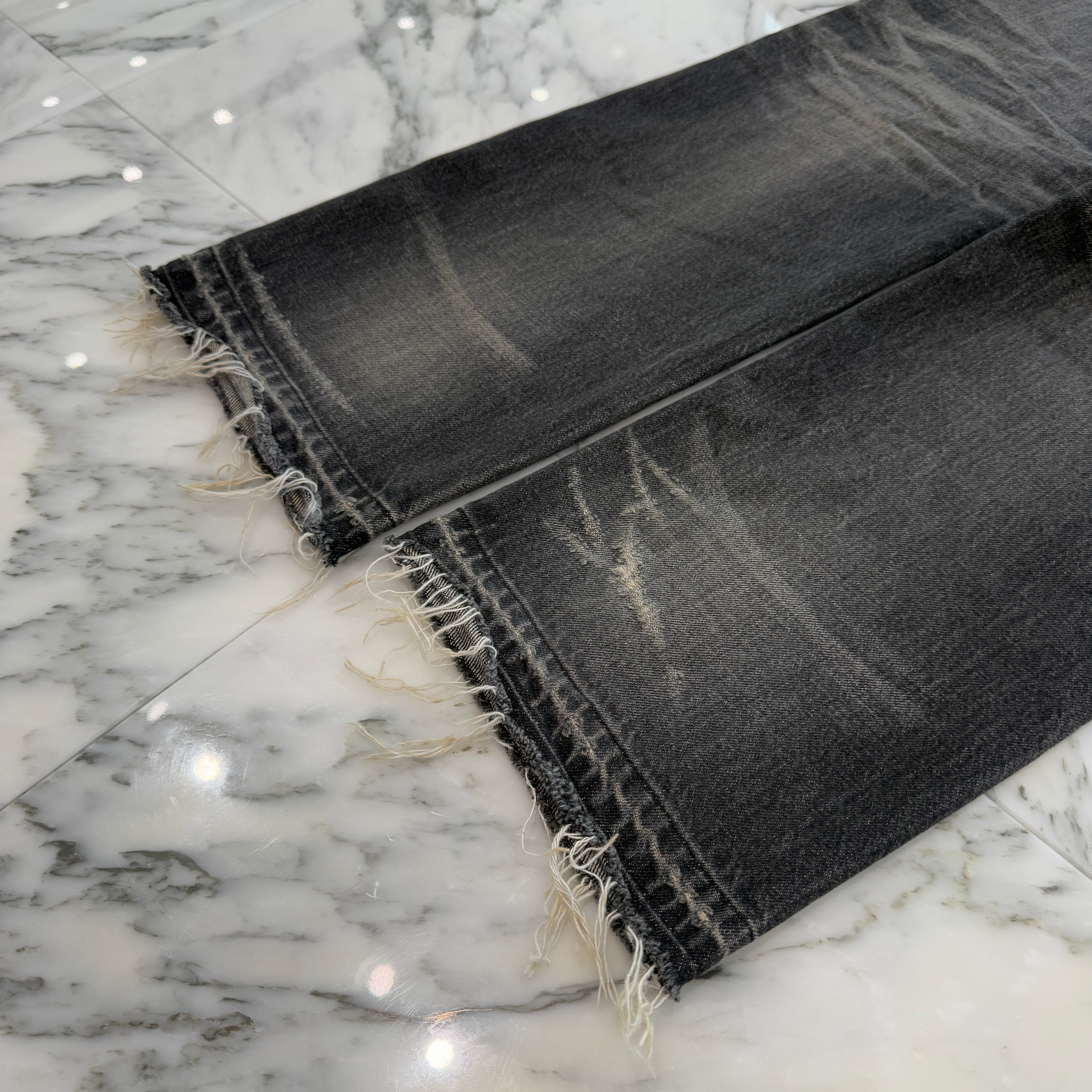 CELINE 2024SS Wesley Jeans In Black Destroyed Denim Pants