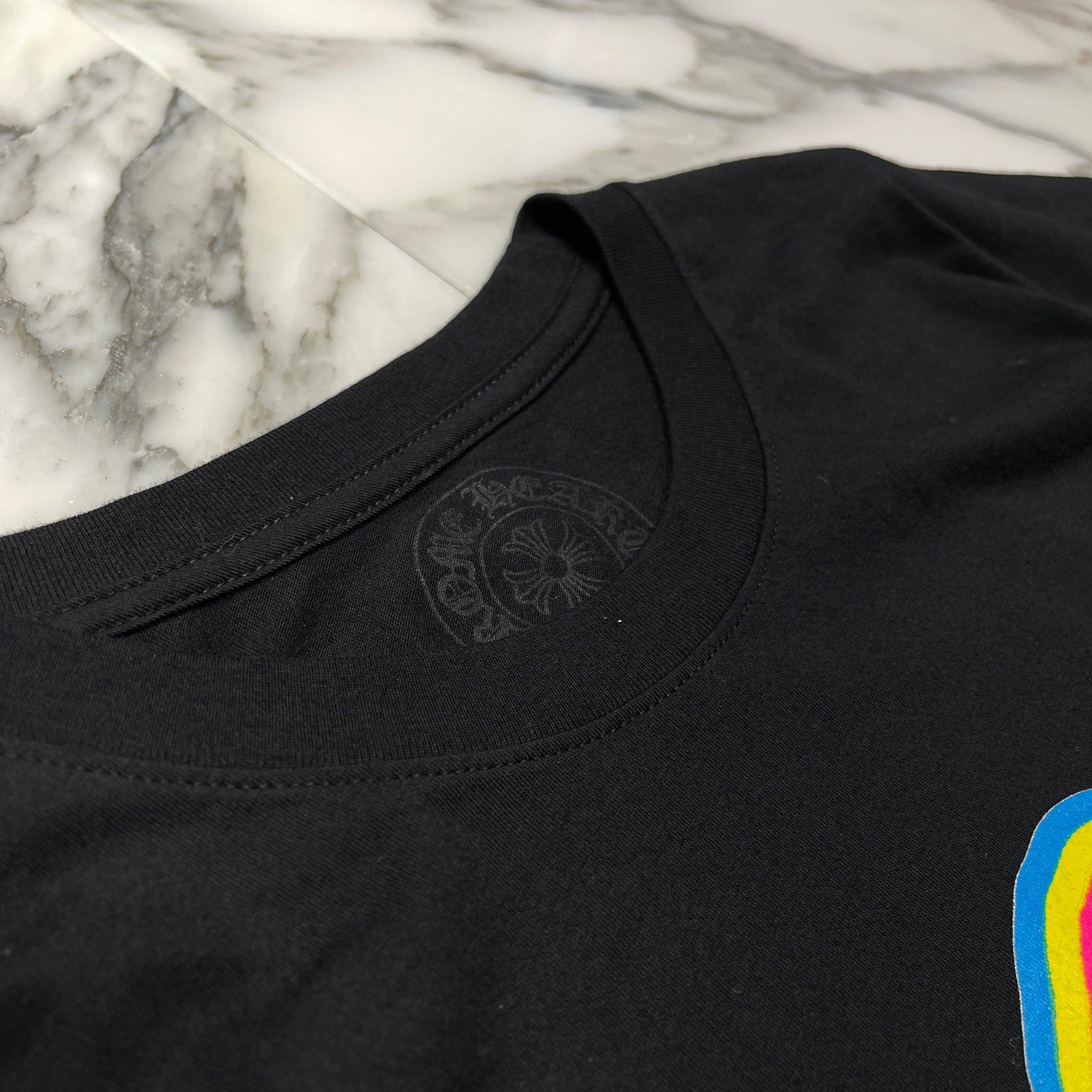 CHROME HEARTS 2024SS FOTI Rainbow Scroll Logo Tee Size XXL クロムハーツ フォティ レインボー スクロールロゴ Tシャツ サイズXXL