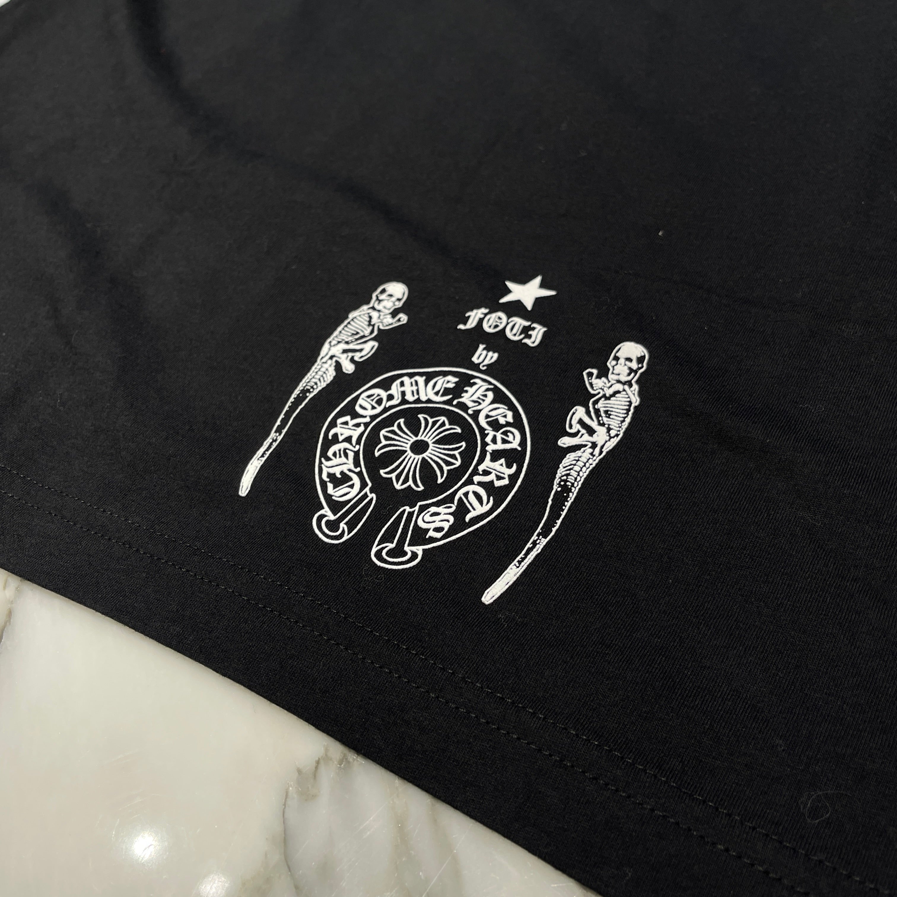 CHROME HEARTS 2024SS FOTI Rainbow Scroll Logo Tee Size XXL クロムハーツ フォティ レインボー スクロールロゴ Tシャツ サイズXXL
