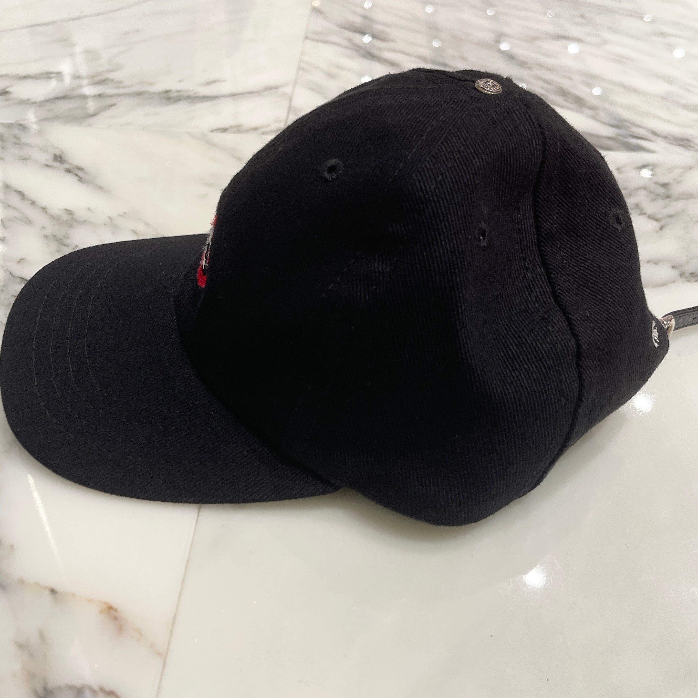 CHROME HEARTS × MATTY BOY Chomper Patch Leather Belt Trucker Cap Size ONE SIZE（53-60） クロムハーツ × マッティボーイ チョンパー パッチ レザーベルト トラッカーキャップ ONE SIZE（53-60）