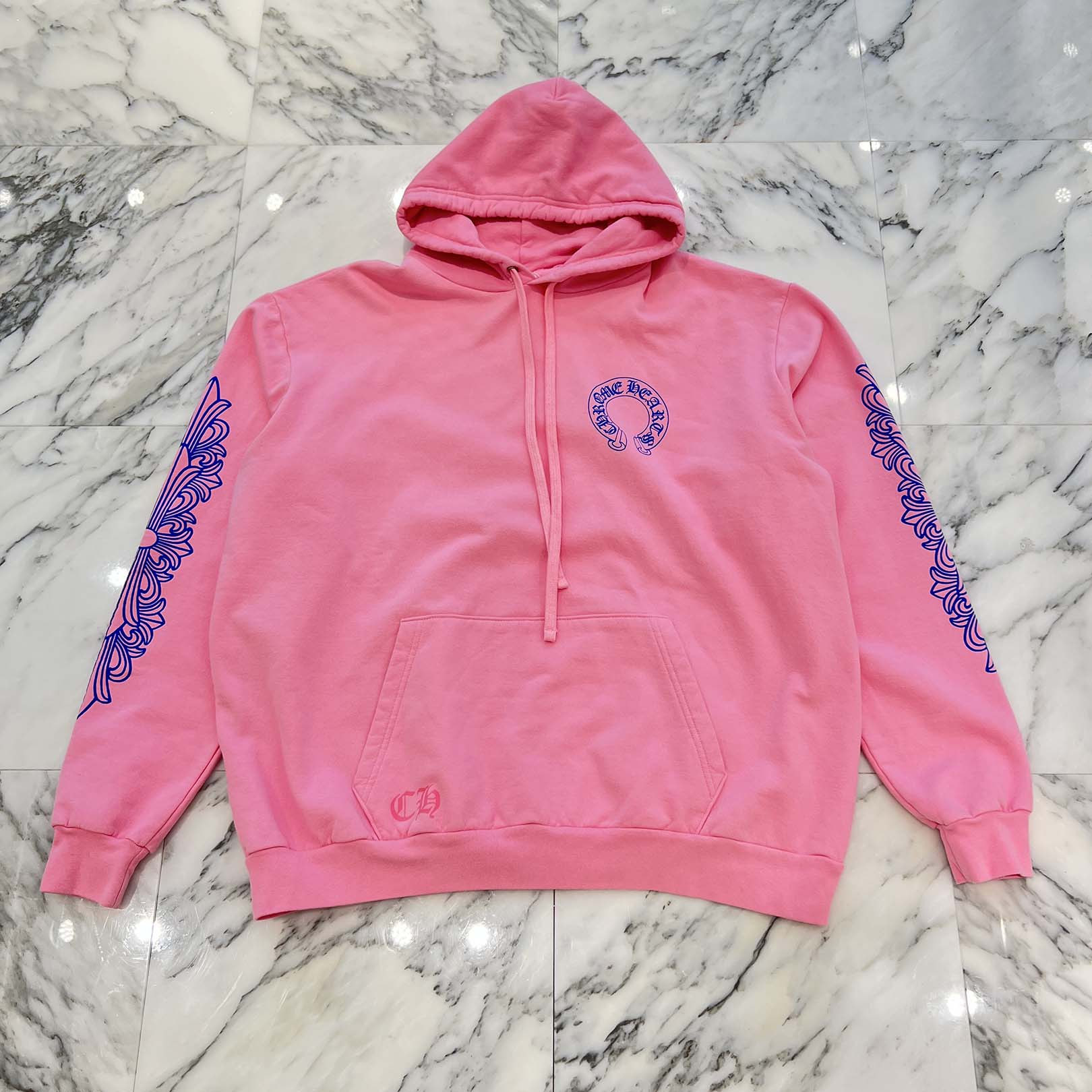 【新作】Sサイズ　クロムハーツ　ピンク　袖フローラル　　ホースシュー CHROME HEARTS NYC Limited Floral Cross Horseshoe Pullover Hoodie