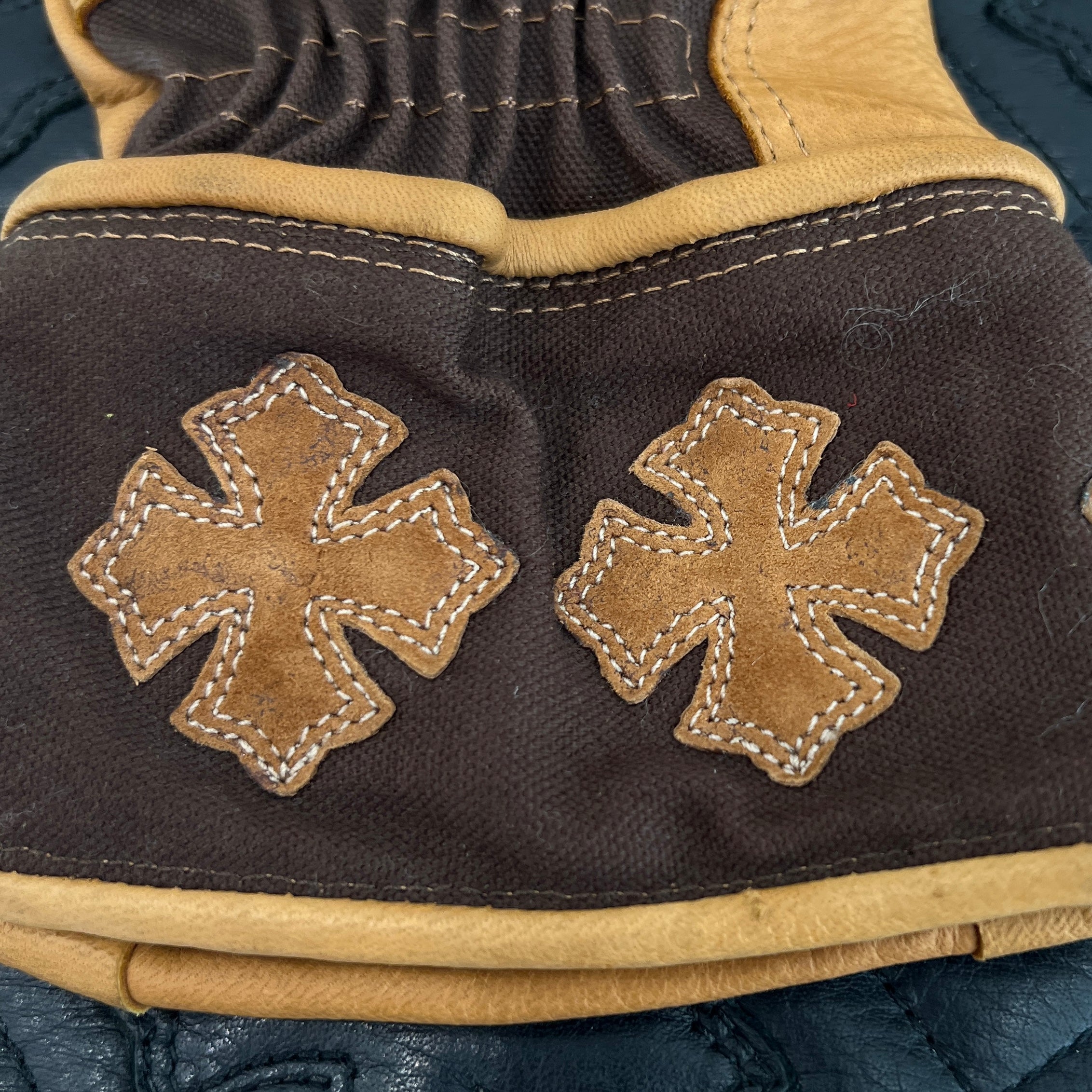 CHROME HEARTS Leather Cross Patch Globe Size M クロムハーツ レザークロスパッチ グローブ サイズM