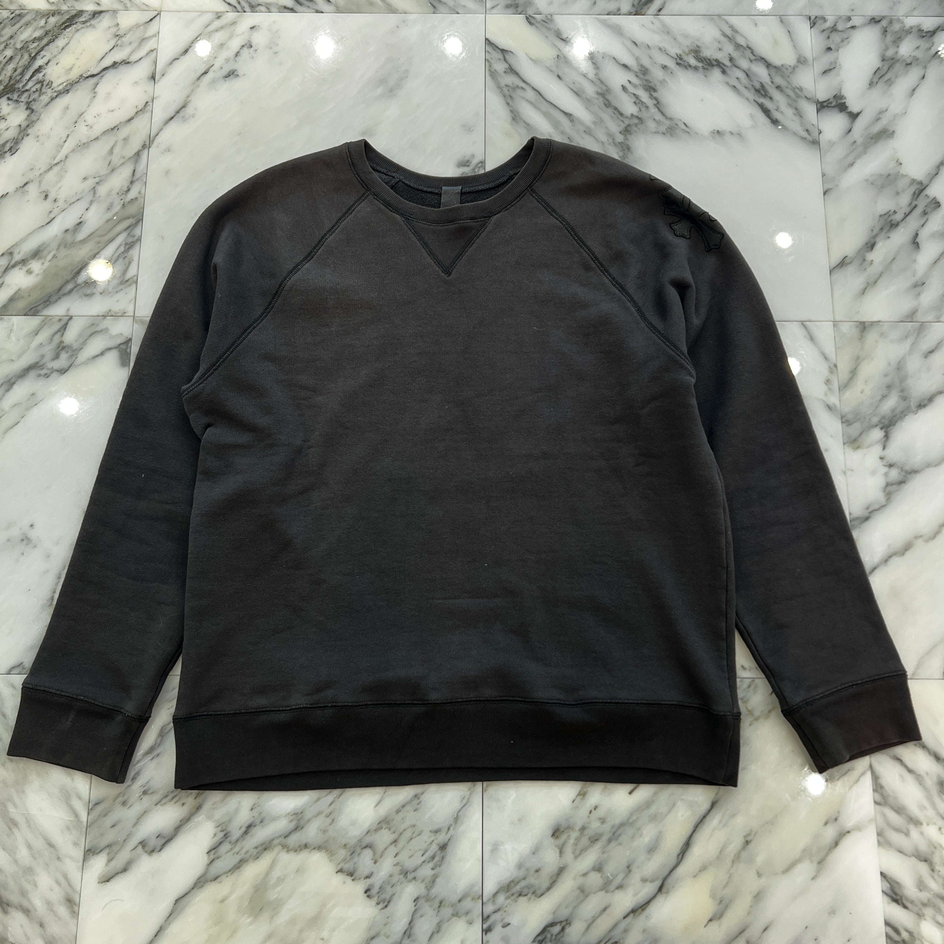 クロムハーツ ワイノット セメタリークロス CHROME HEARTS Y NOT Cemetery Cross Leather Patch Sweatshirt