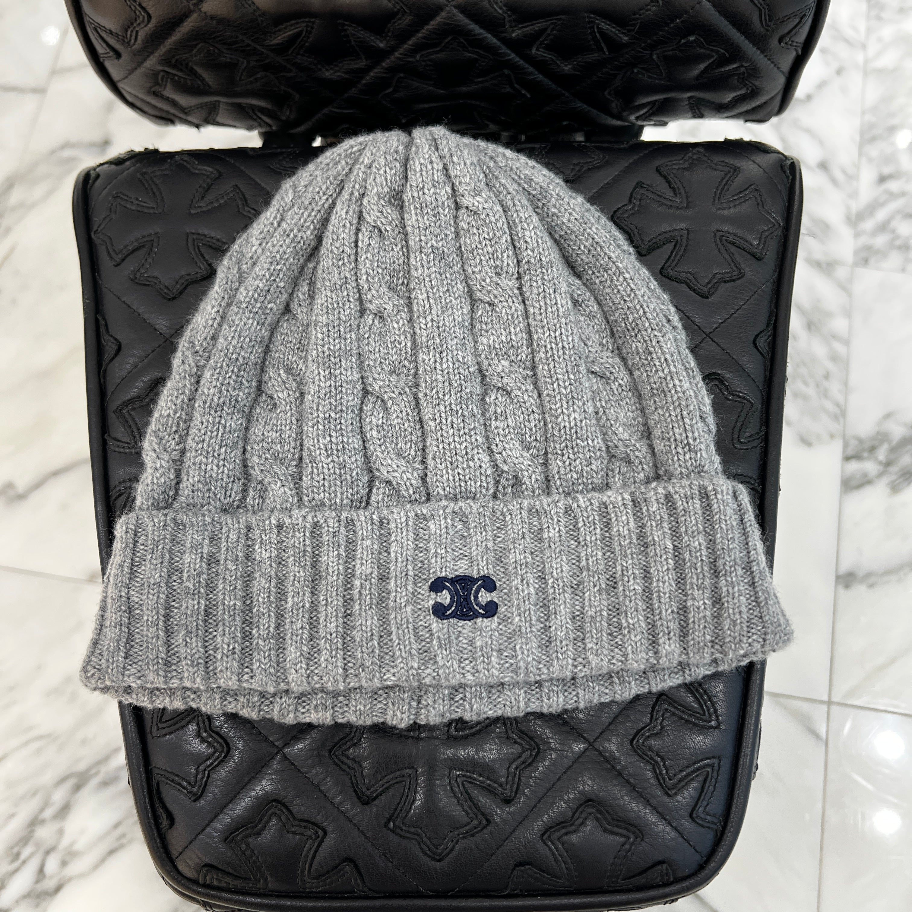 CELINE 2025SS Cable Knit Triomphe Cashmere Beanie 2AD5I362W Size TU セリーヌ ケーブルニットトリオンフカシミヤビーニー サイズTU