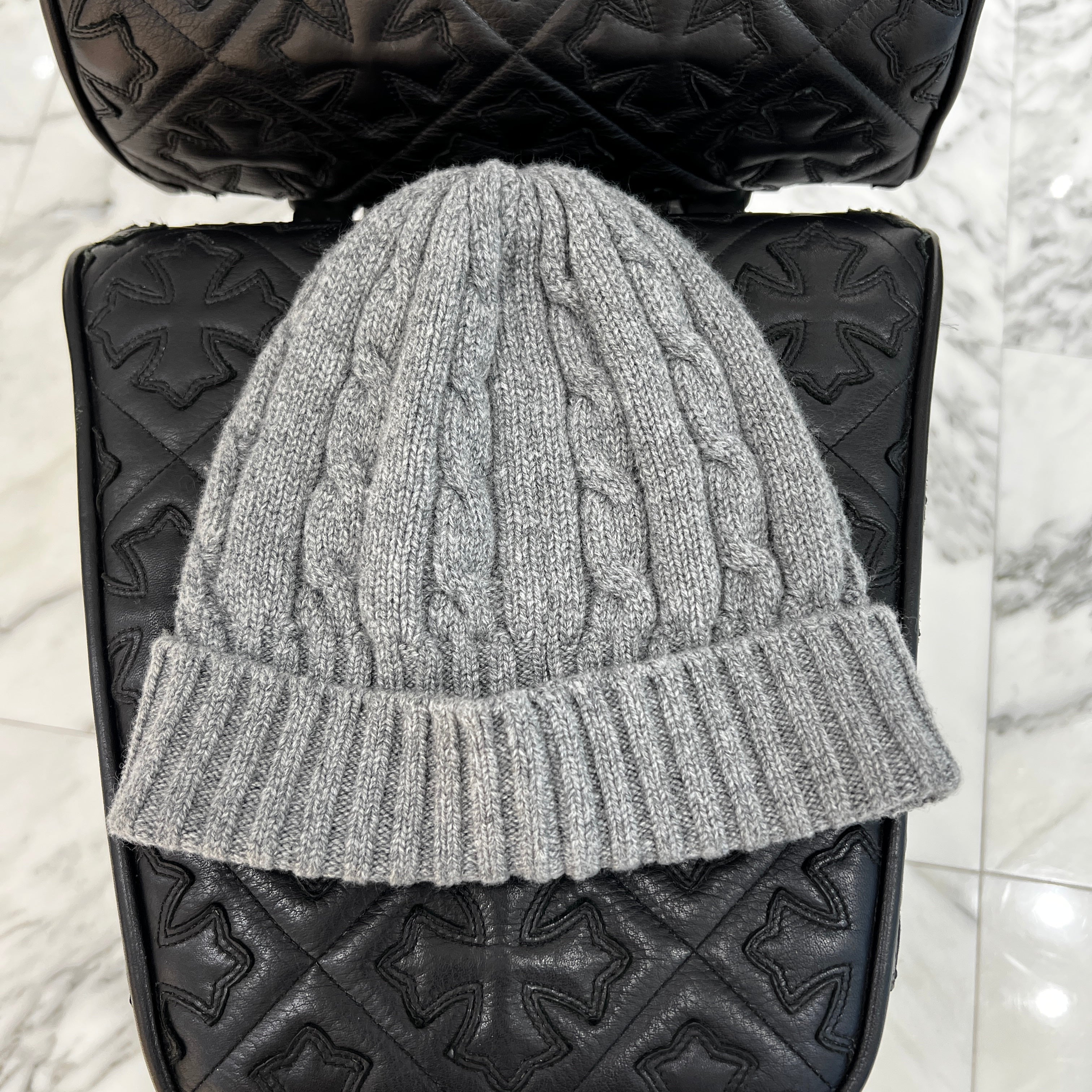 CELINE 2025SS Cable Knit Triomphe Cashmere Beanie 2AD5I362W Size TU セリーヌ ケーブルニットトリオンフカシミヤビーニー サイズTU