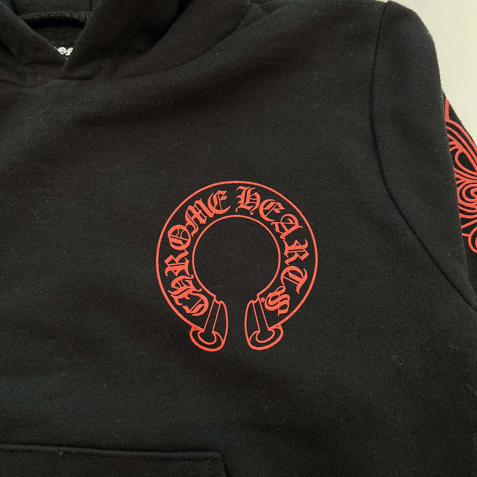 CHROME HEARTS × DEADLLY DOLL Floral Cross Horseshoe Print Pullover Hoodie Size 6Y クロムハーツ×デッドリードール フローラルクロス ホースシュープリント プルオーバー フーディ サイズ6Y