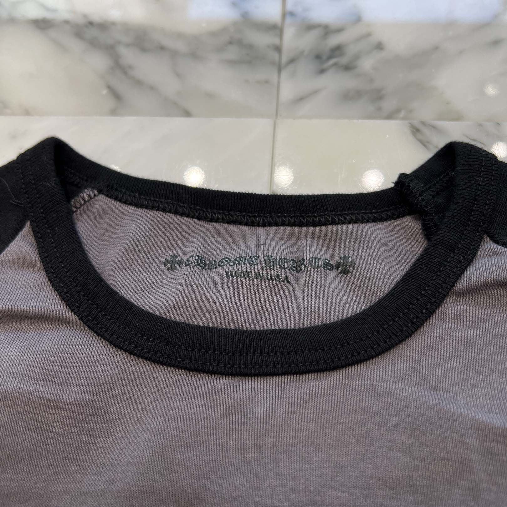 CHROME HEARTS × DEADLY DOLL Back Viny Heart Print Raglan Tee Size M クロムハーツ × デッドリードール バックヴィニーハート プリント ラグランTシャツ サイズM